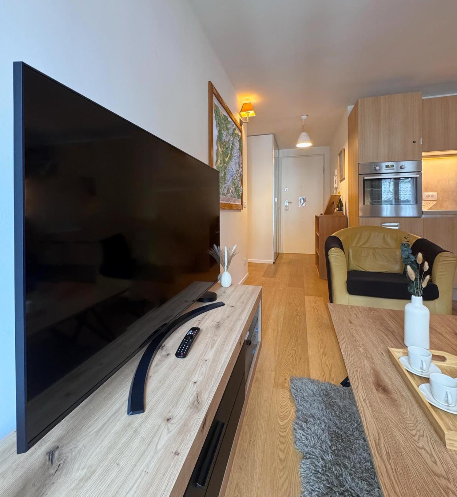 Modern 2-br In The Heart Of Apartment *