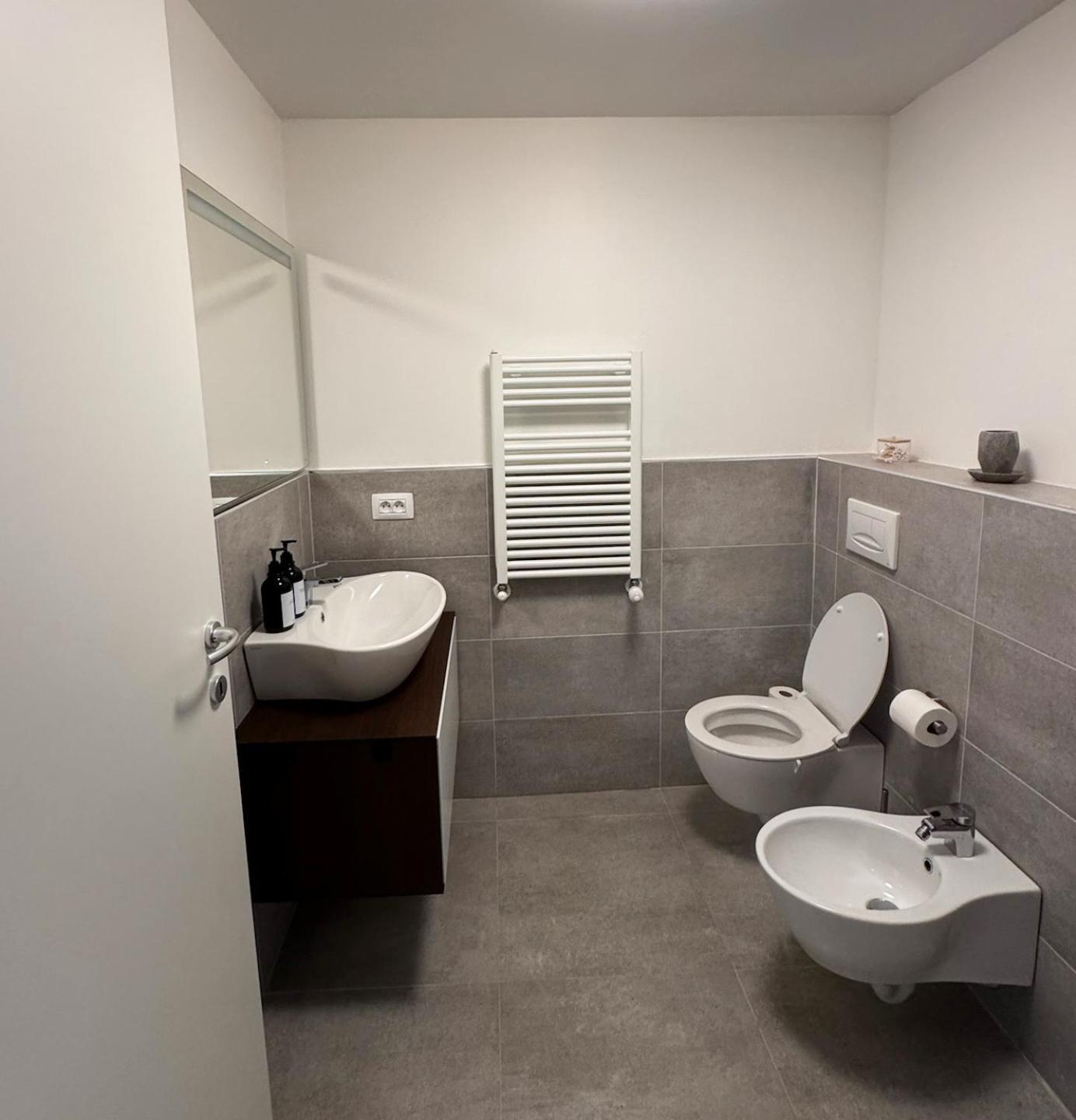 Modern 2-br In The Heart Of *
