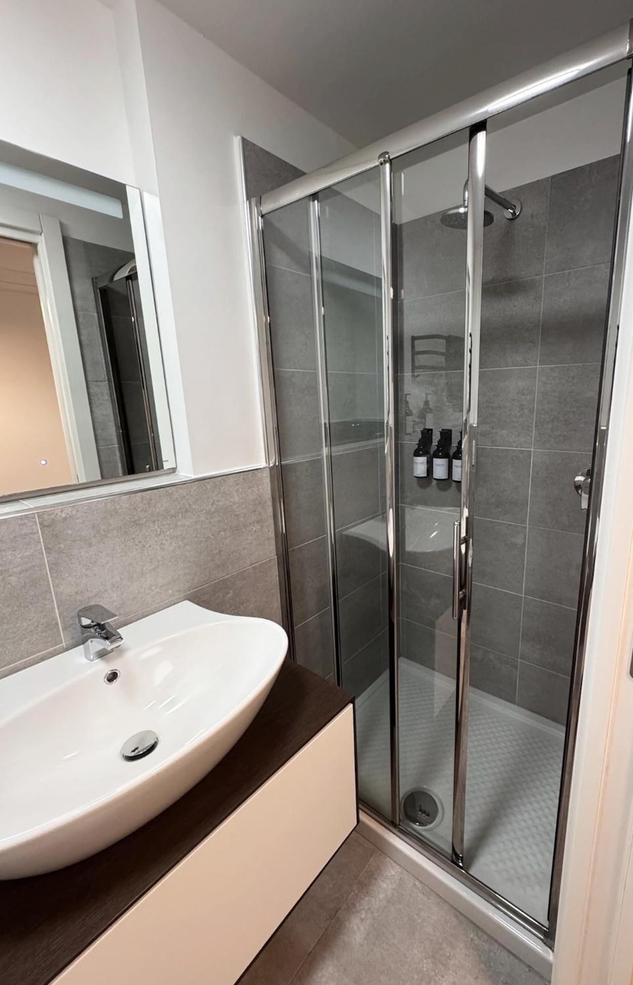 Modern 2-br In The Heart Of
