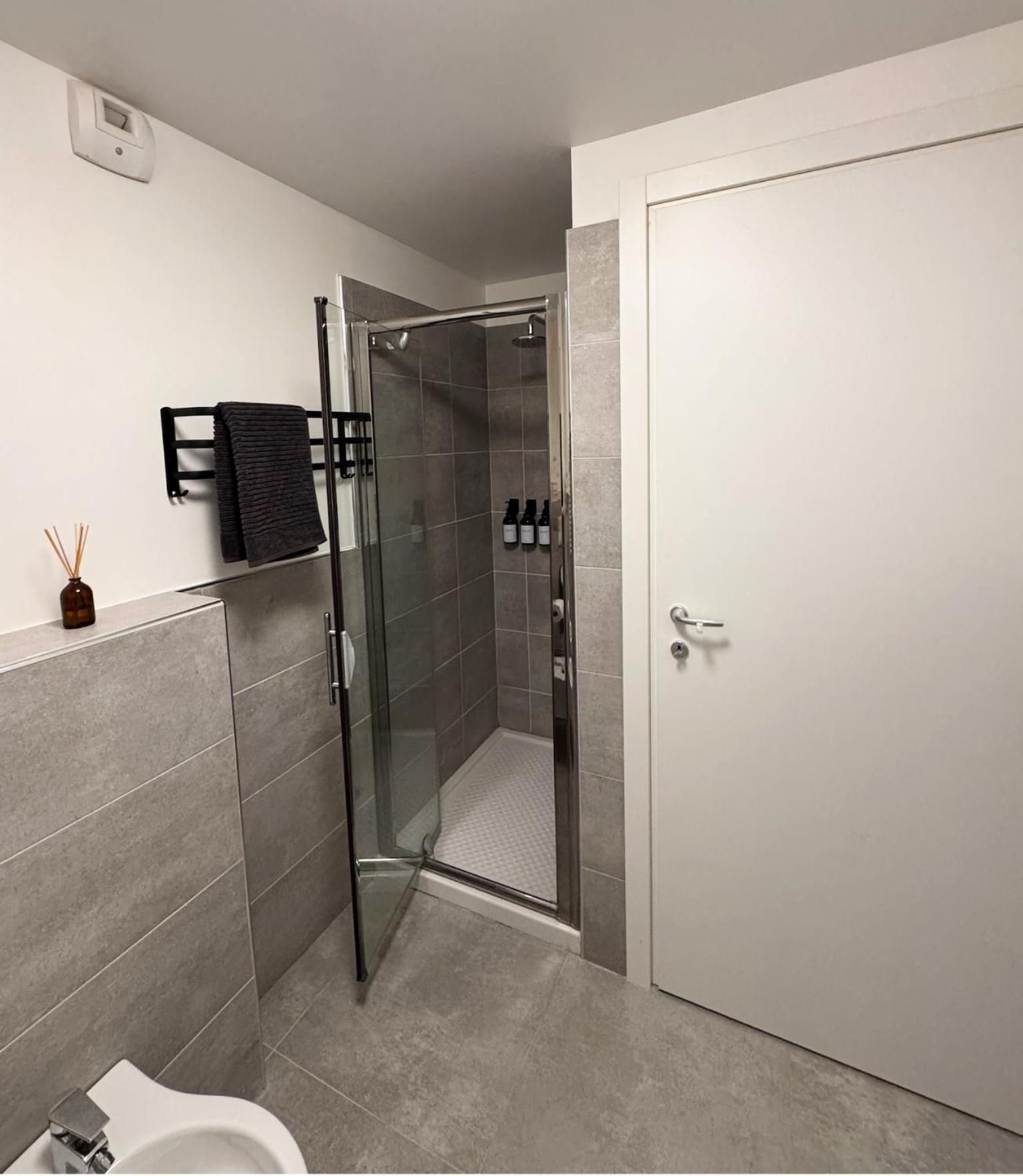 Modern 2-br In The Heart Of Apartment *