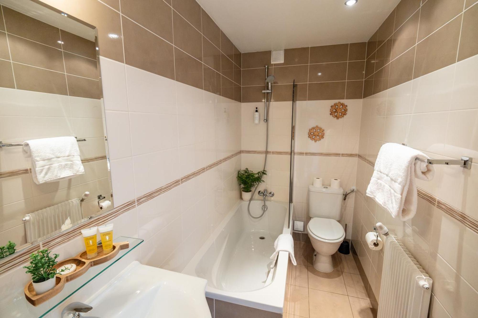 La Sapiniere Hotel
