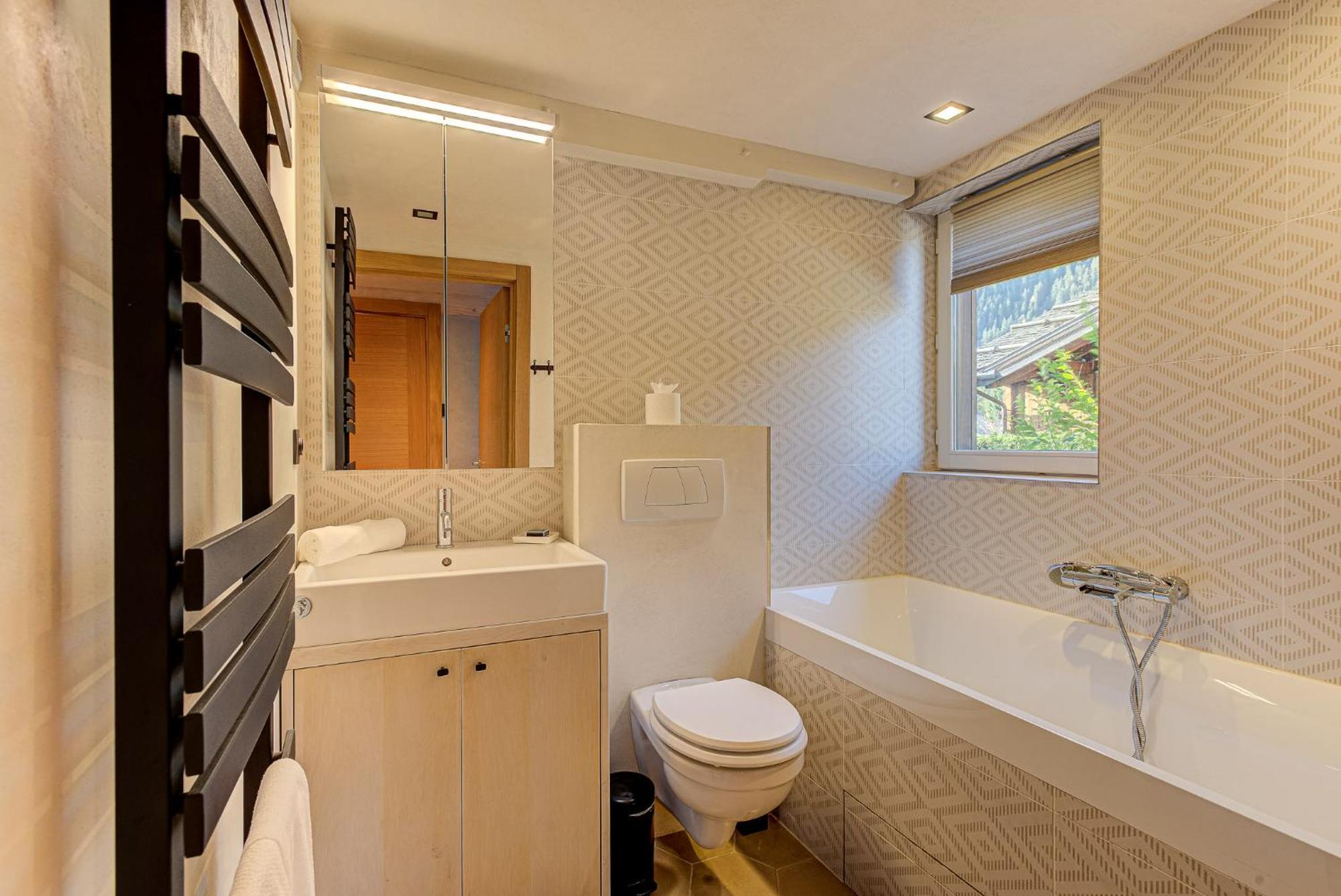 Chalet Big Mountain House - Alpes Travel - Les Praz - Sleeps 8 *