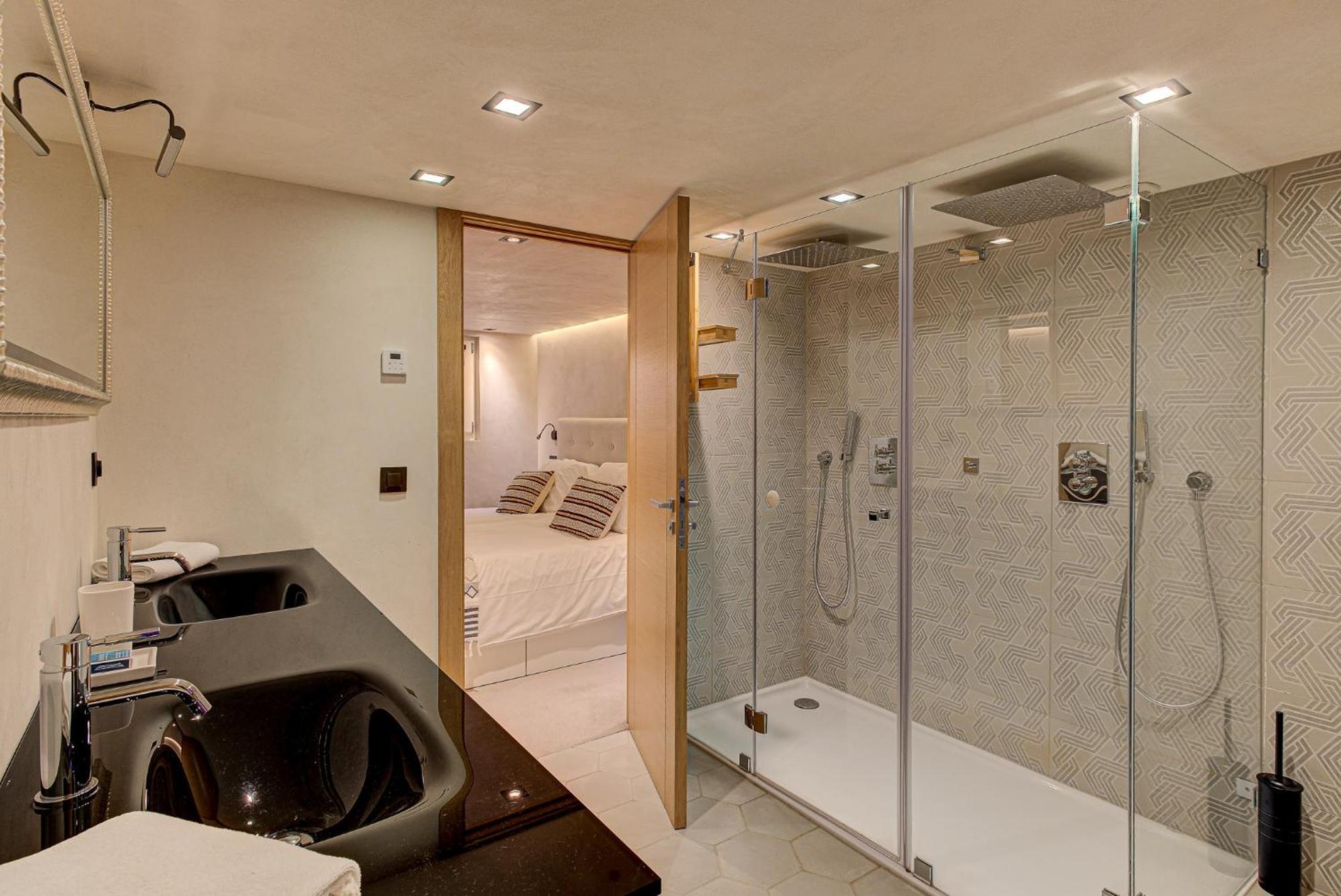 Big Mountain House - Alpes Travel - Les Praz - Sleeps 8 Chalet Chamonix