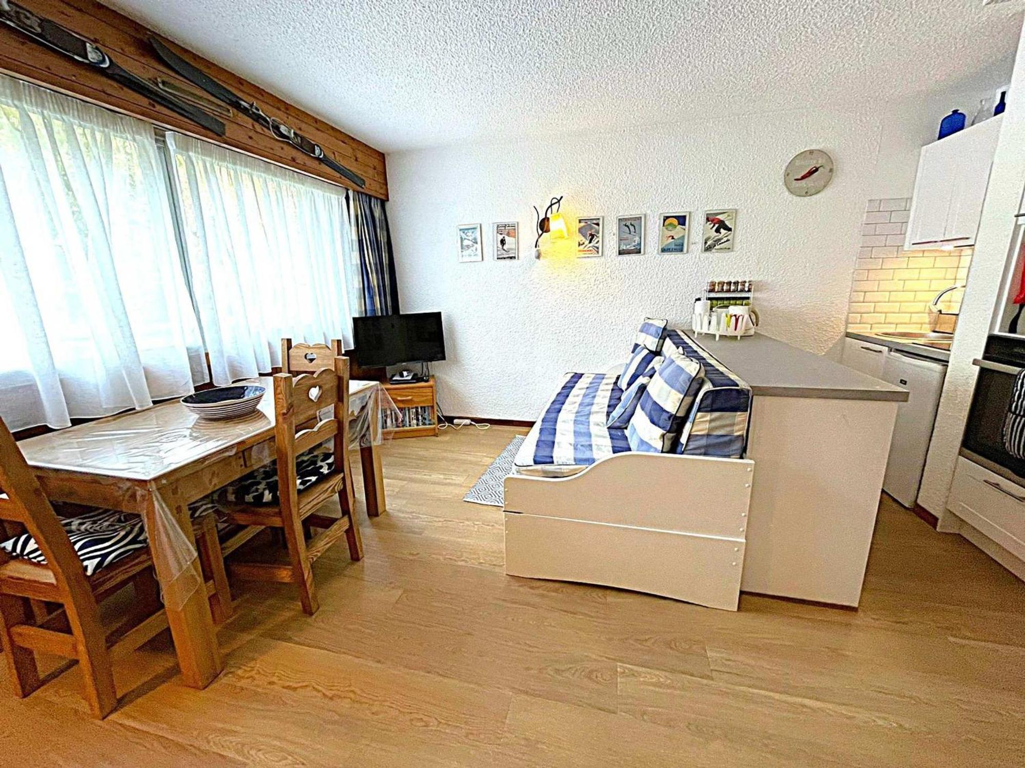 Apartment Au Pied Des Pistes Avec Parking Et Wifi - Fr-1-343-162