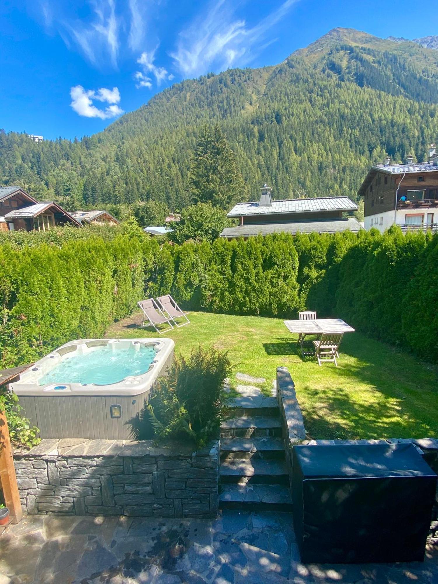 Marmotte Mountain Manor Lodge *