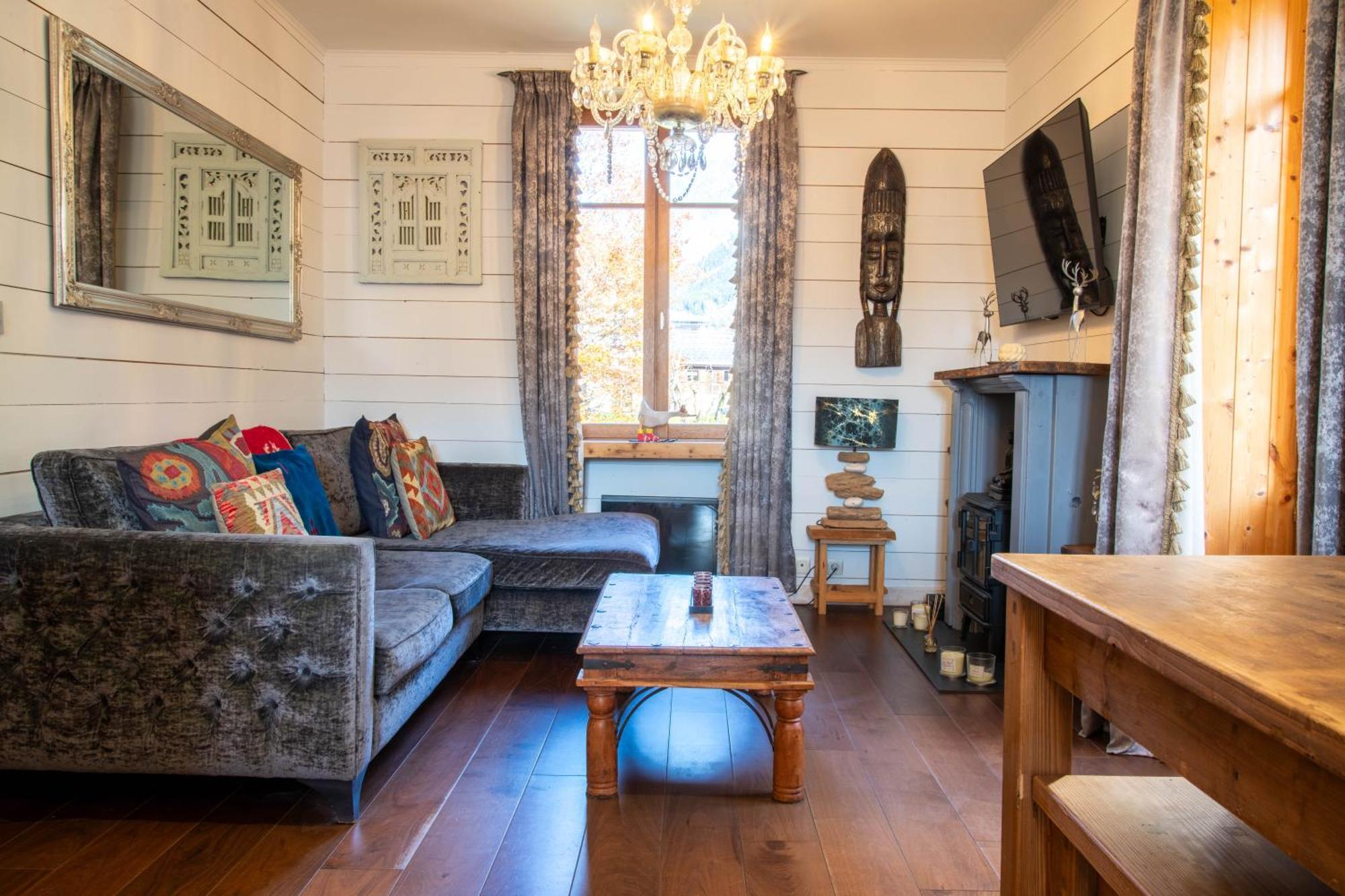 Heart Of Lovely And Cosy 2 Bedrooms, Terrace, Parking Apartment *
