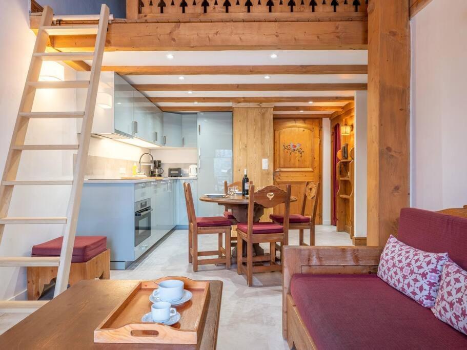 Apartment Le Cristal - Close To The Slopes & Free Parking - By Cozee Chamonix