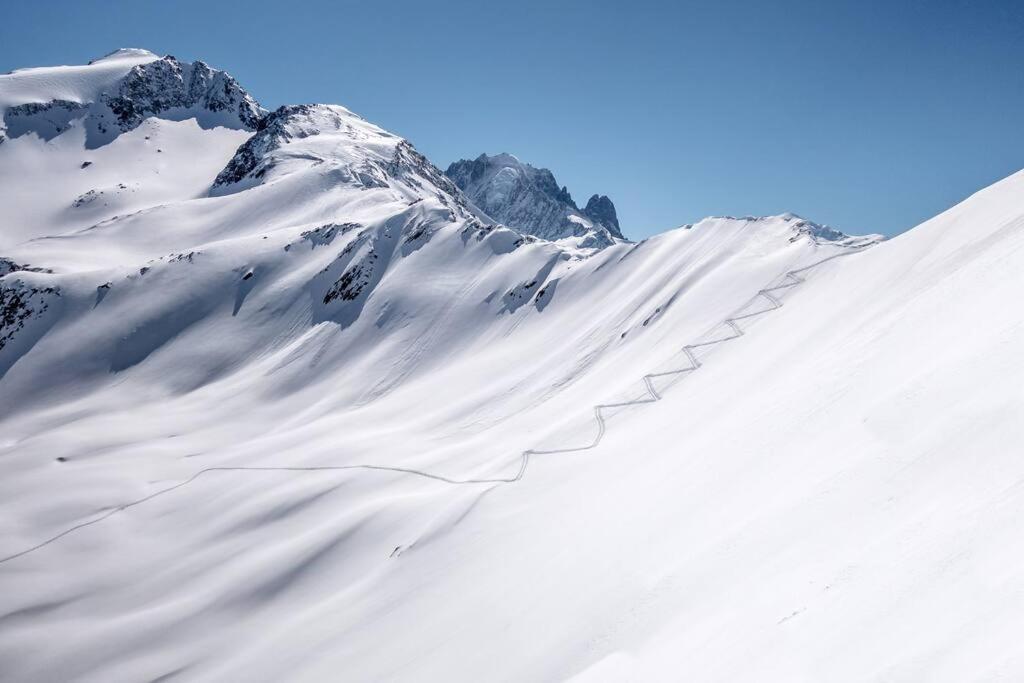 Apartment Le Cristal - Close To The Slopes & Free Parking - By Cozee Chamonix