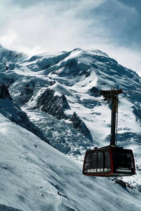 Apartment Le Cristal - Close To The Slopes & Free Parking - By Cozee Chamonix
