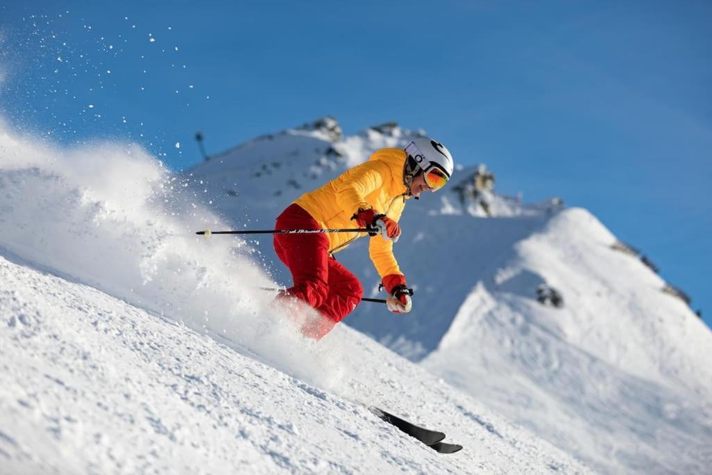 Apartment Le Cristal - Close To The Slopes & Free Parking - By Cozee Chamonix