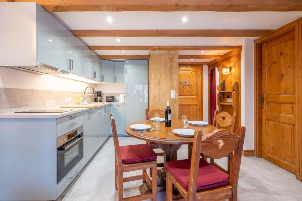 Apartment Le Cristal - Close To The Slopes & Free Parking - By Cozee *