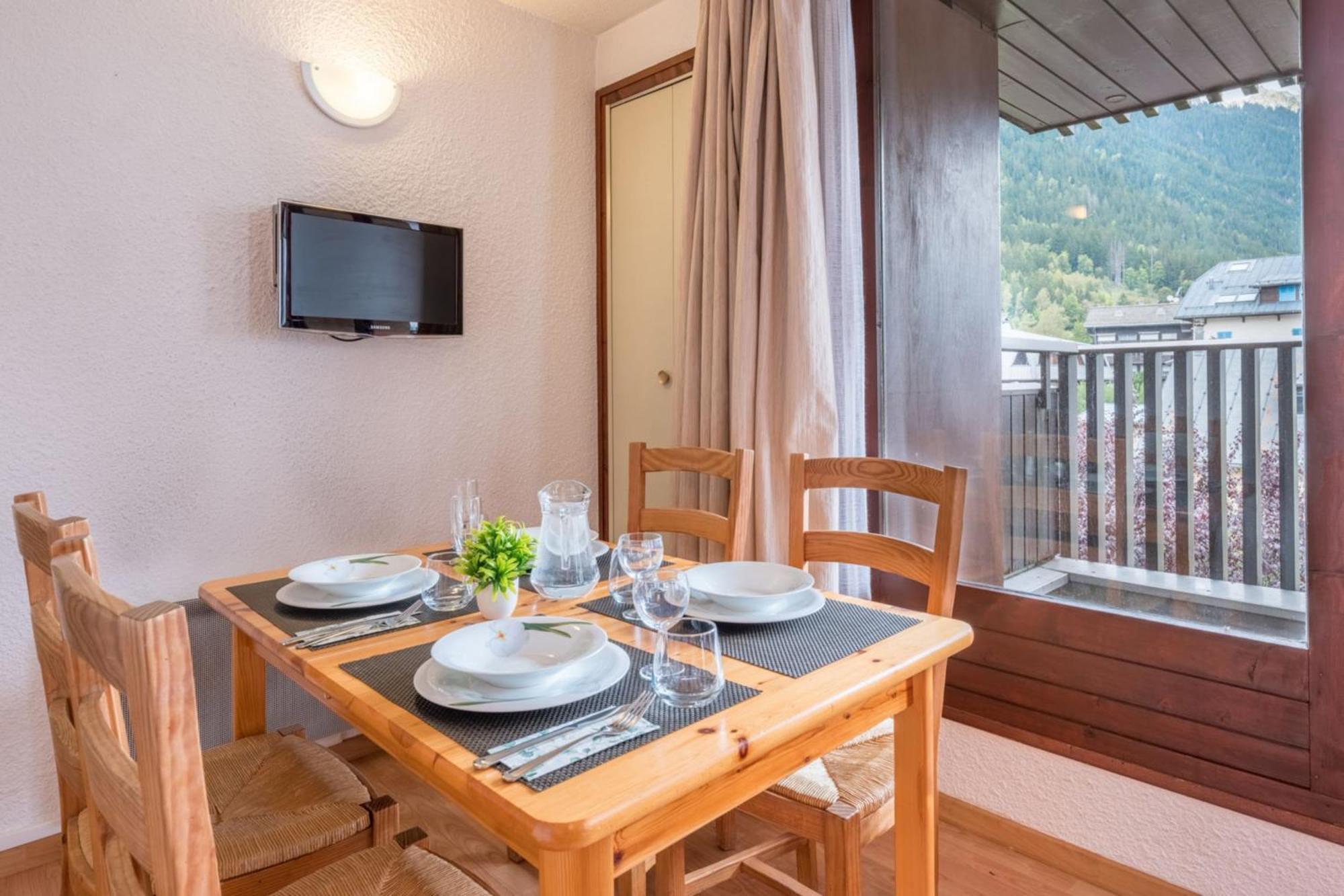 Charming With Mountain View Apartment