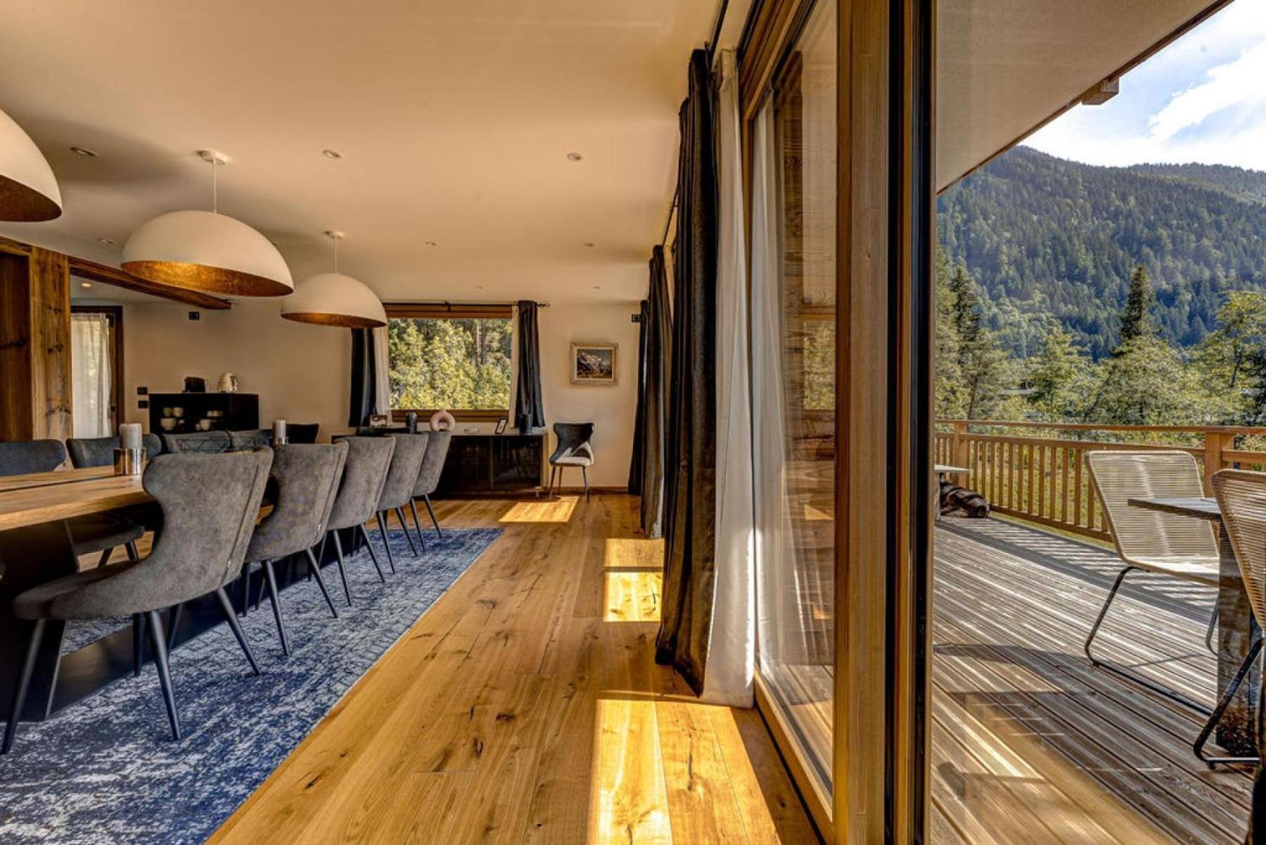 Freya Villa *
