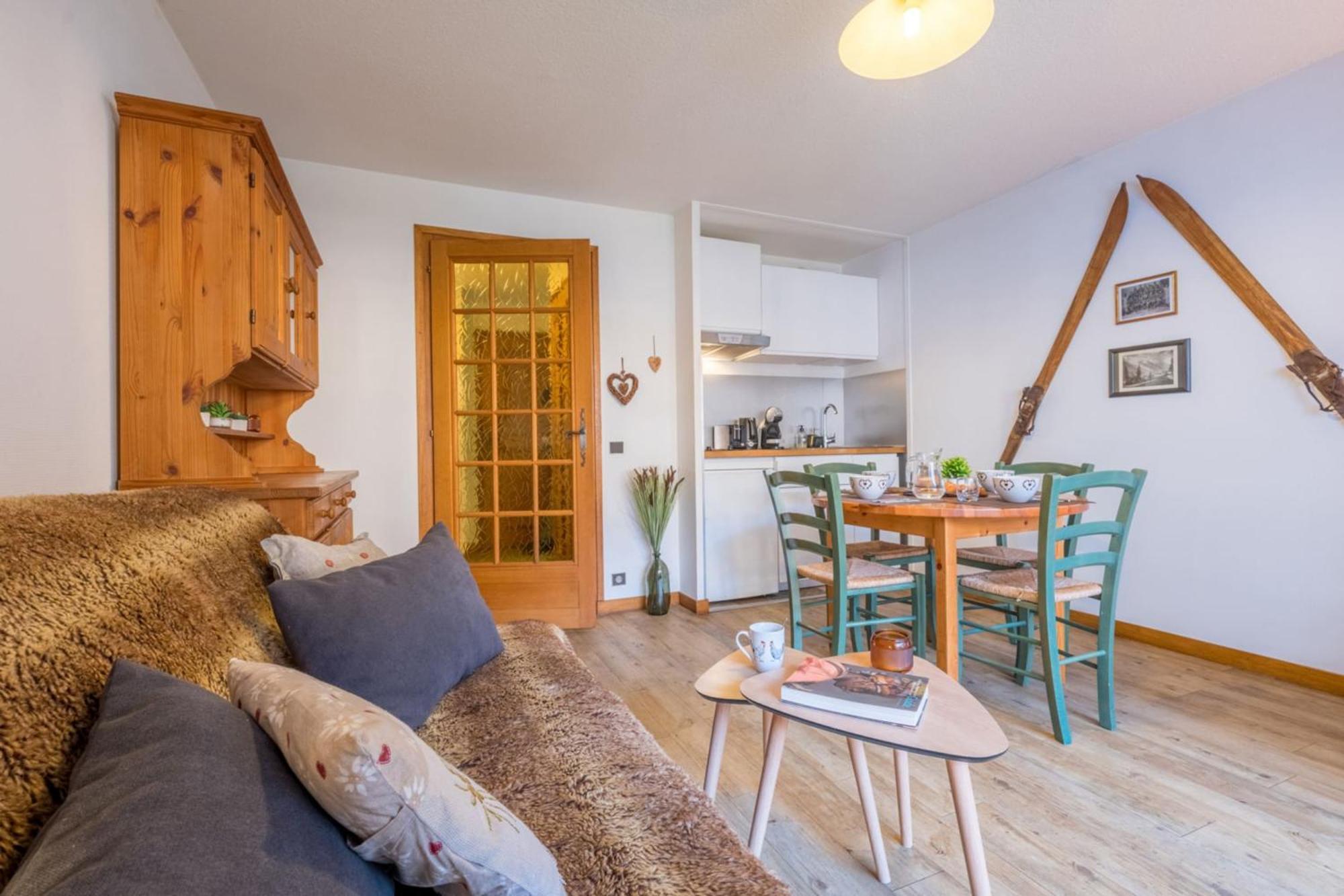 Charming With Balcony Near The Slopes Apartment