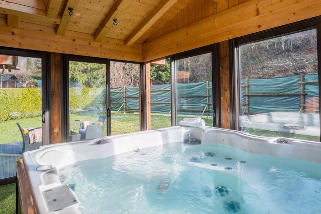 Chalet Altura- 5 Bedrooms - Jacuzzi And Sauna - By Cozee Chamonix