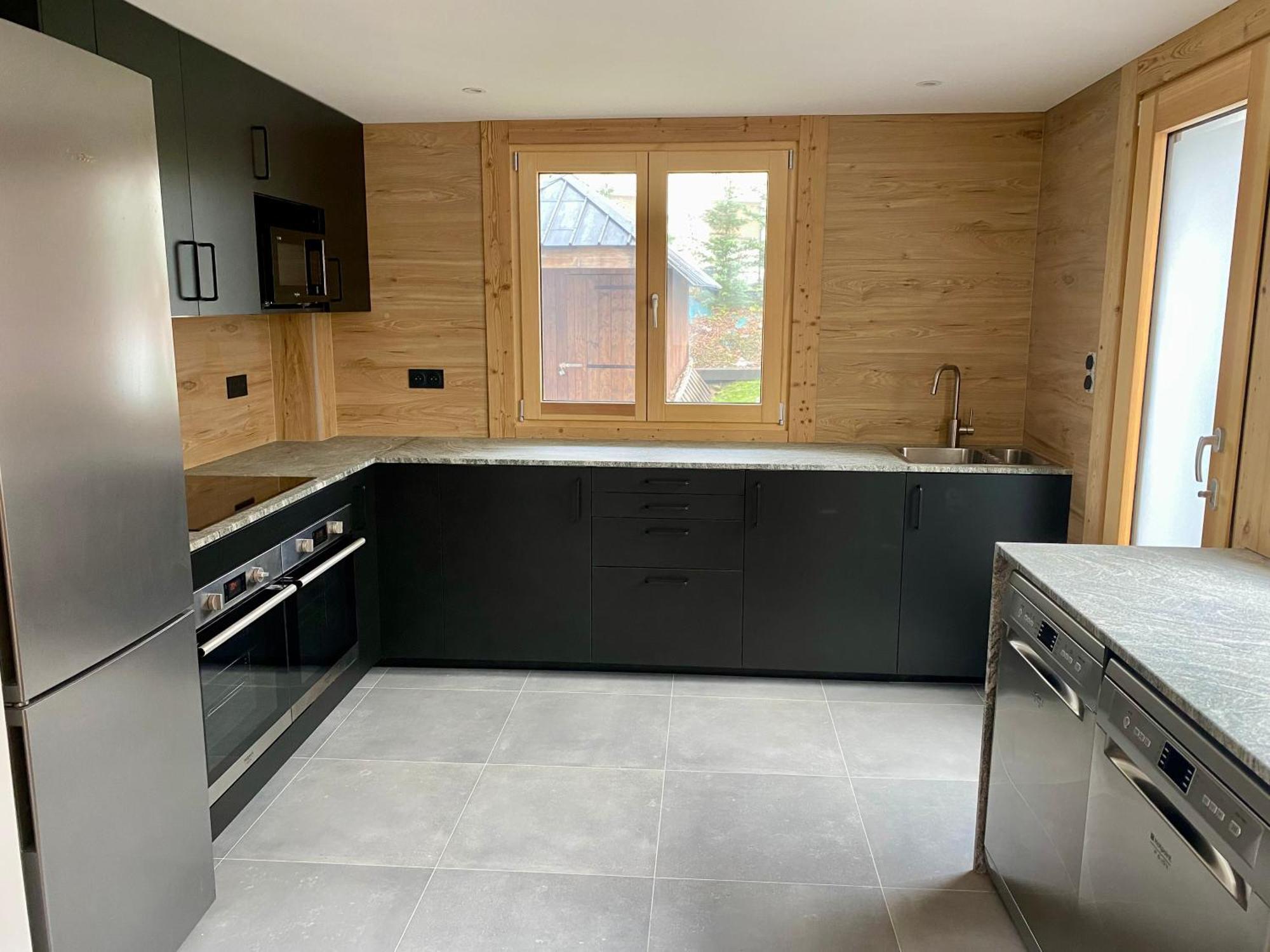 4 Bedroom, 4 Bathroom, Hot Tub, Centre Apartment *