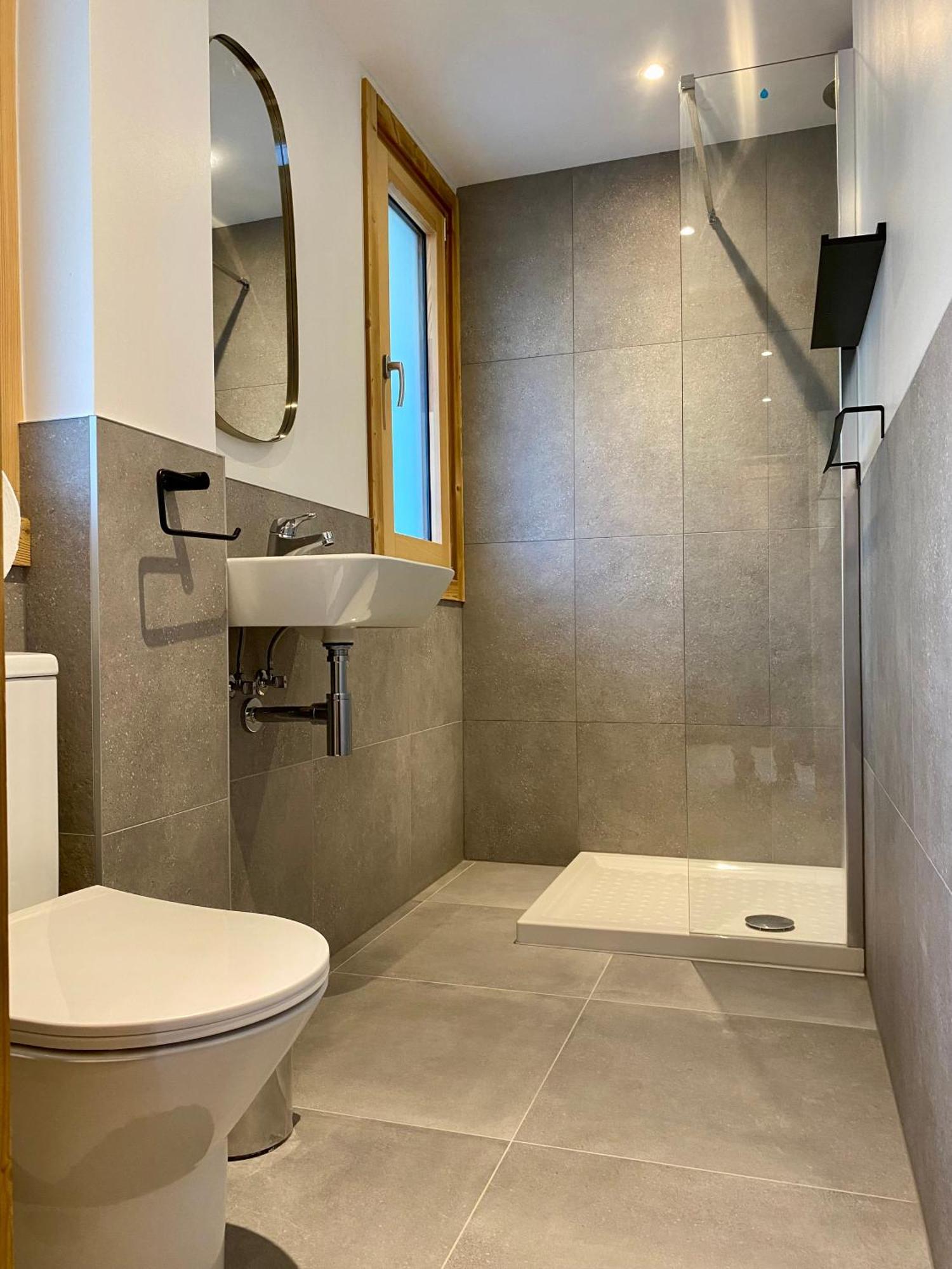 4 Bedroom, 4 Bathroom, Hot Tub, Centre Apartment
