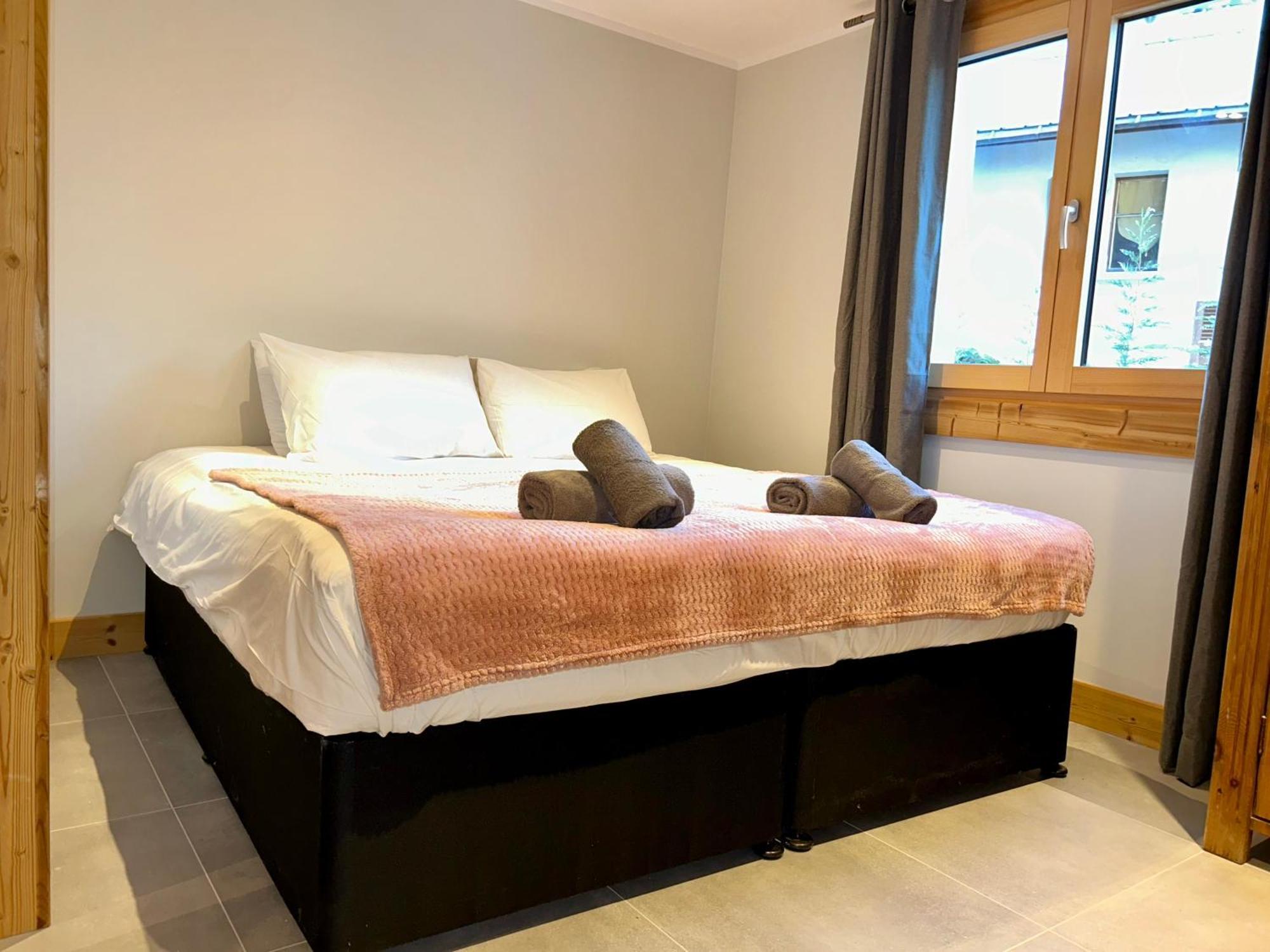 4 Bedroom, 4 Bathroom, Hot Tub, Centre Chamonix