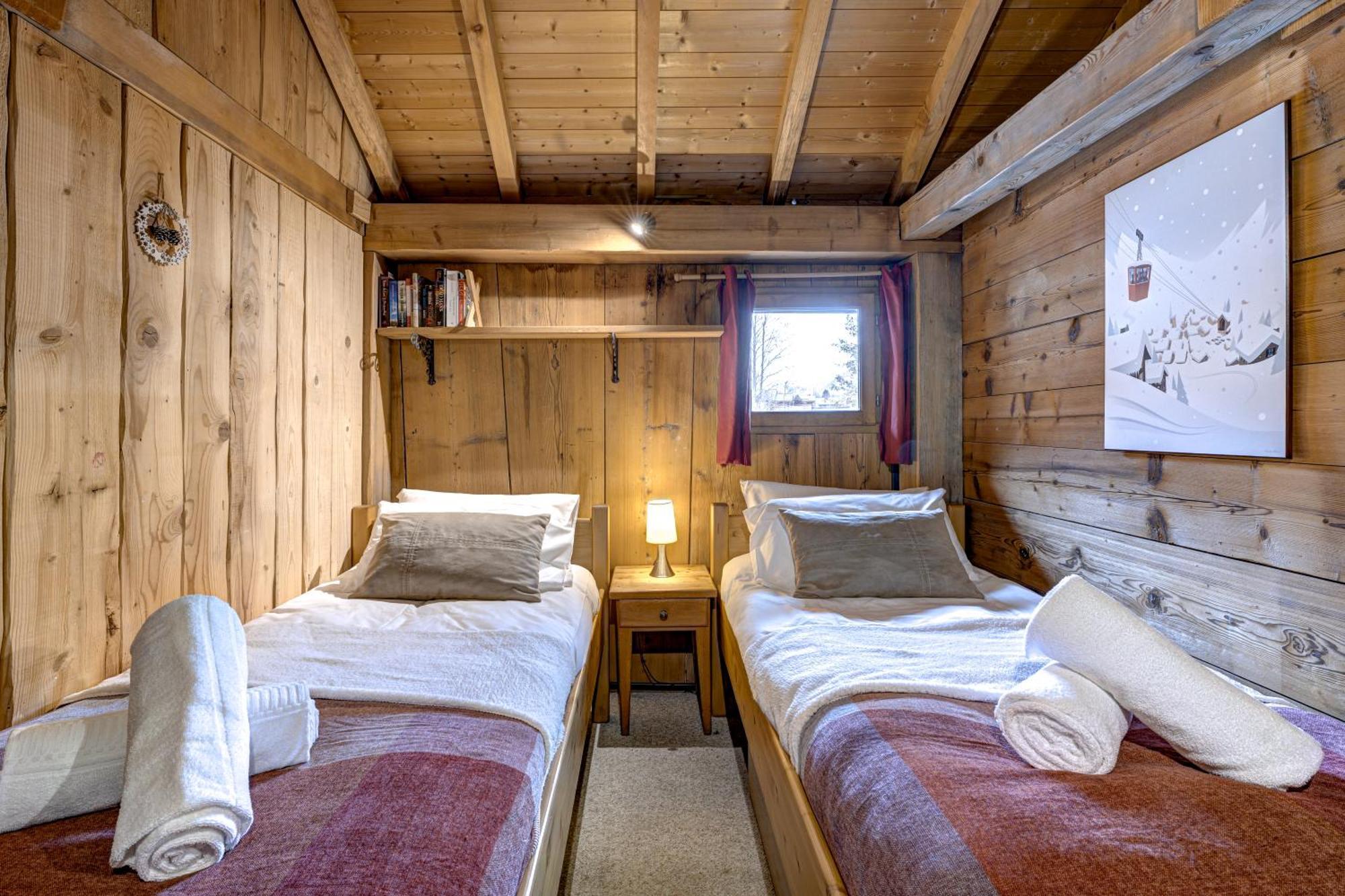Tiki - Hot Tub & Sauna Chalet