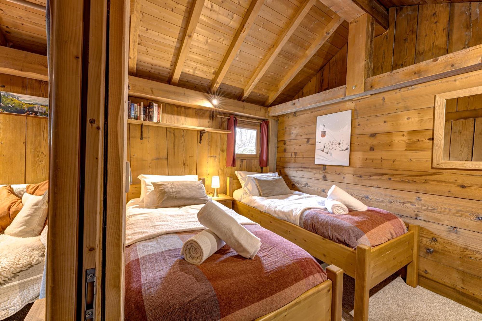 Tiki - Hot Tub & Sauna Chalet