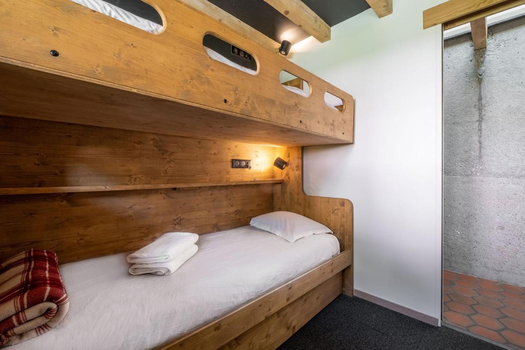 Modern For 5 People, Mountain, Town Center Touring Apartment *