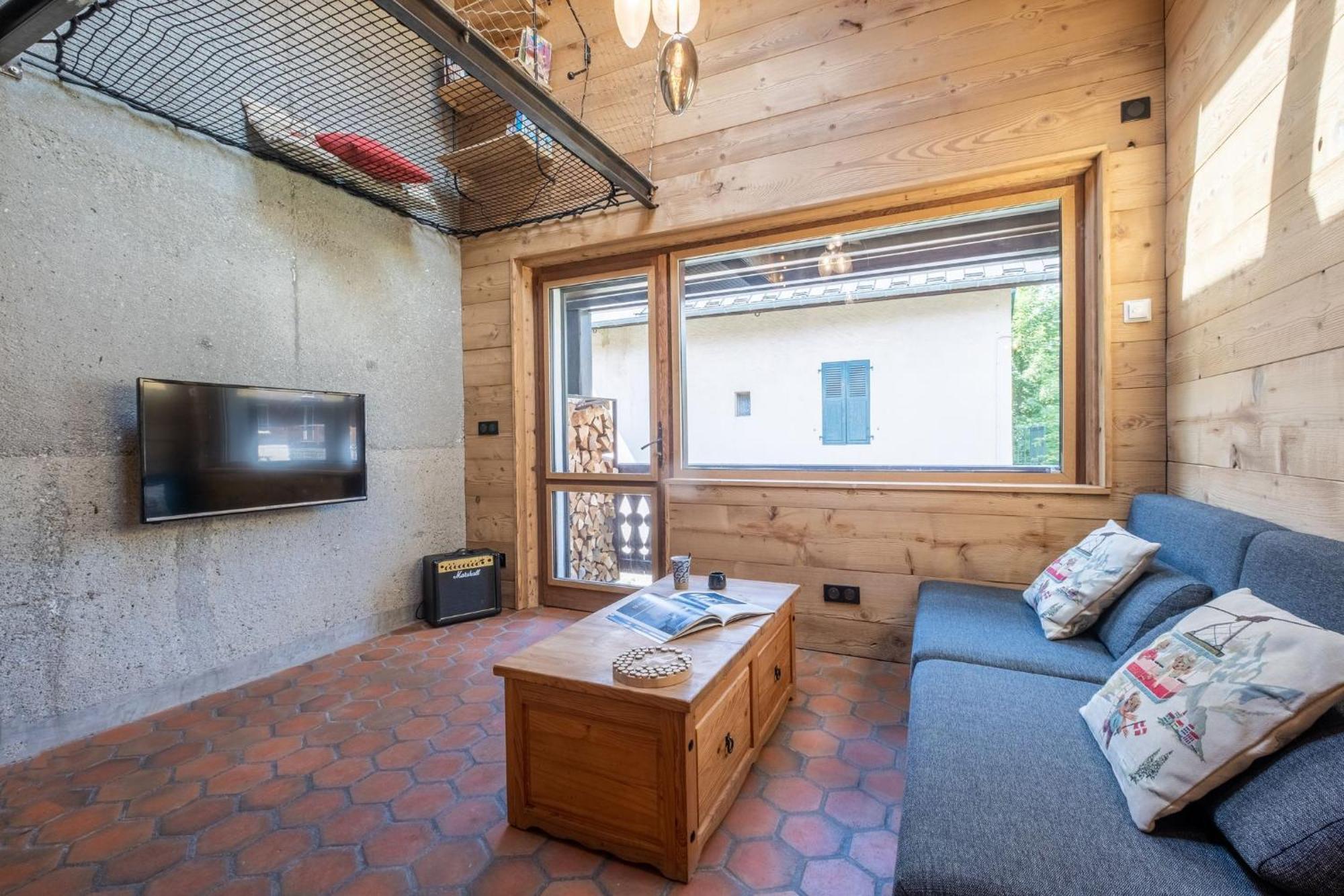 Modern For 5 People, Mountain, Town Center Touring Apartment *