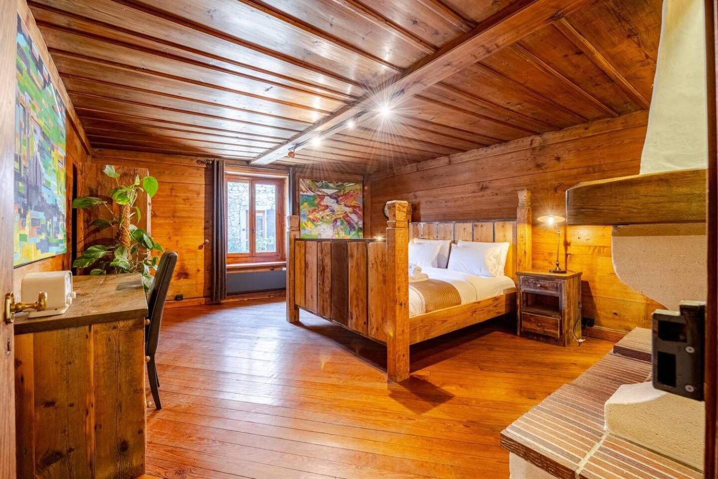 Marmotte Mountain Manor Lodge *
