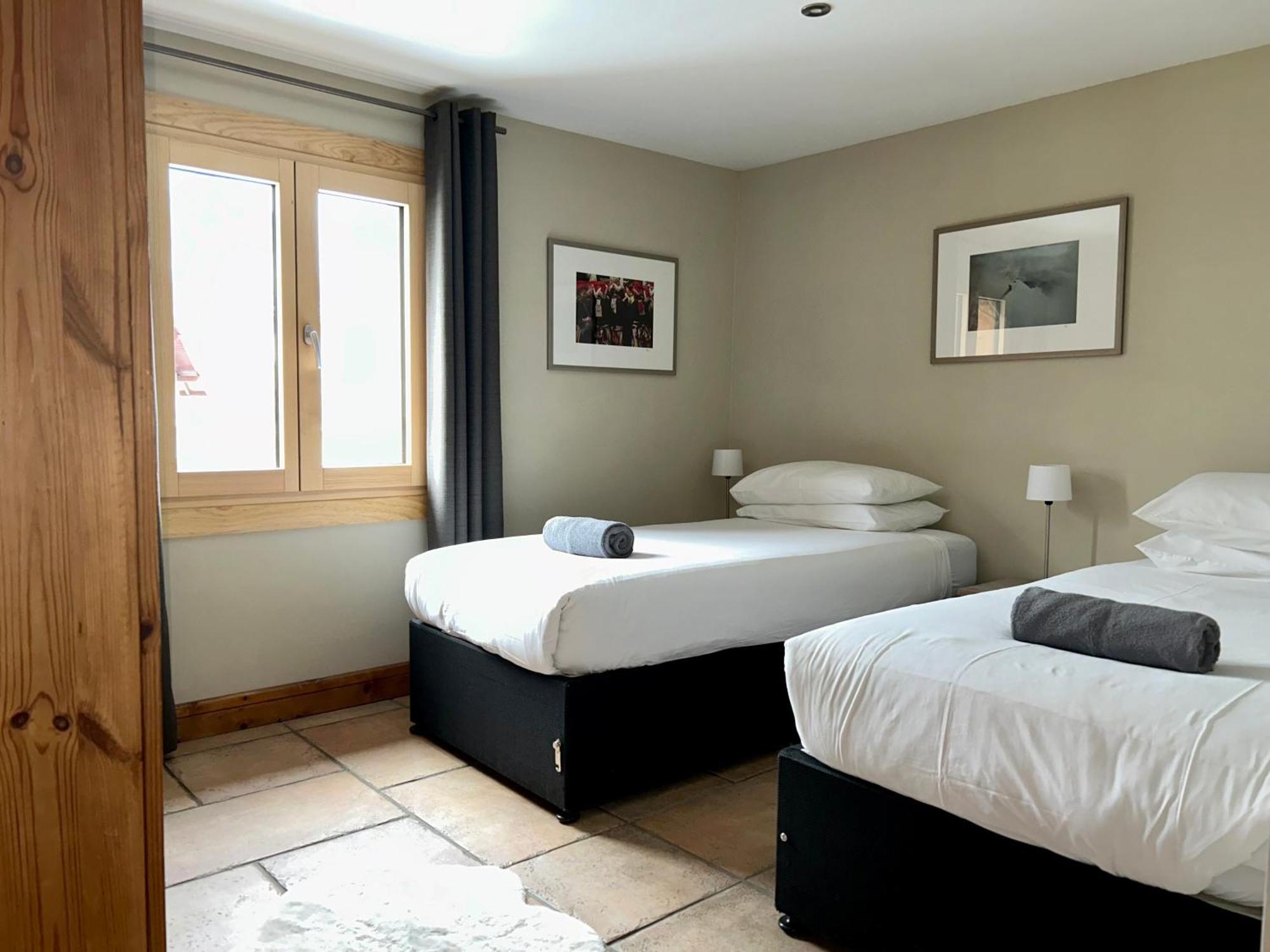 Apartment 3 Bedrooms, Whole Floor, New Kitchen, Town Centre