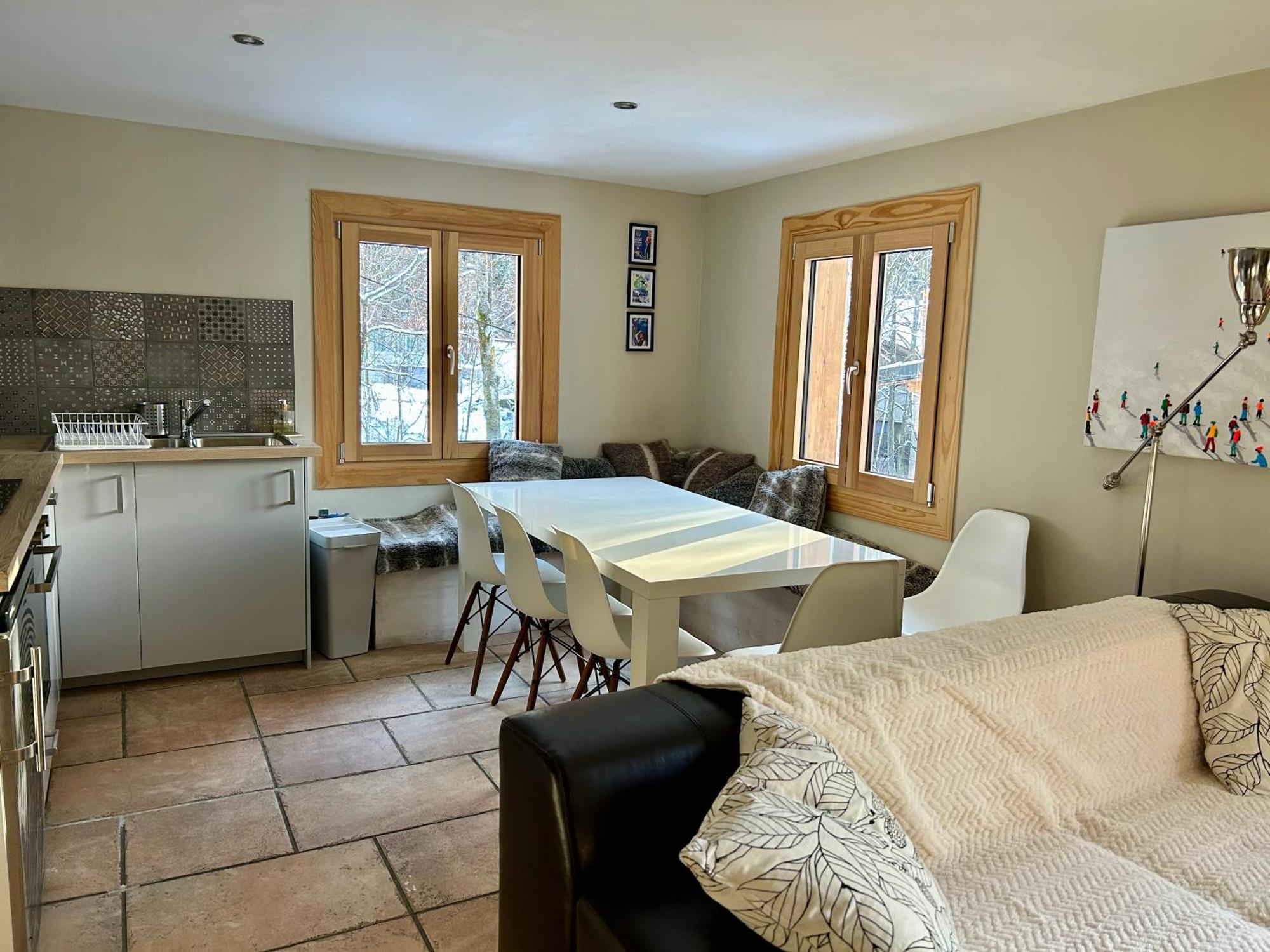 3 Bedrooms, Whole Floor, New Kitchen, Town Centre * Chamonix