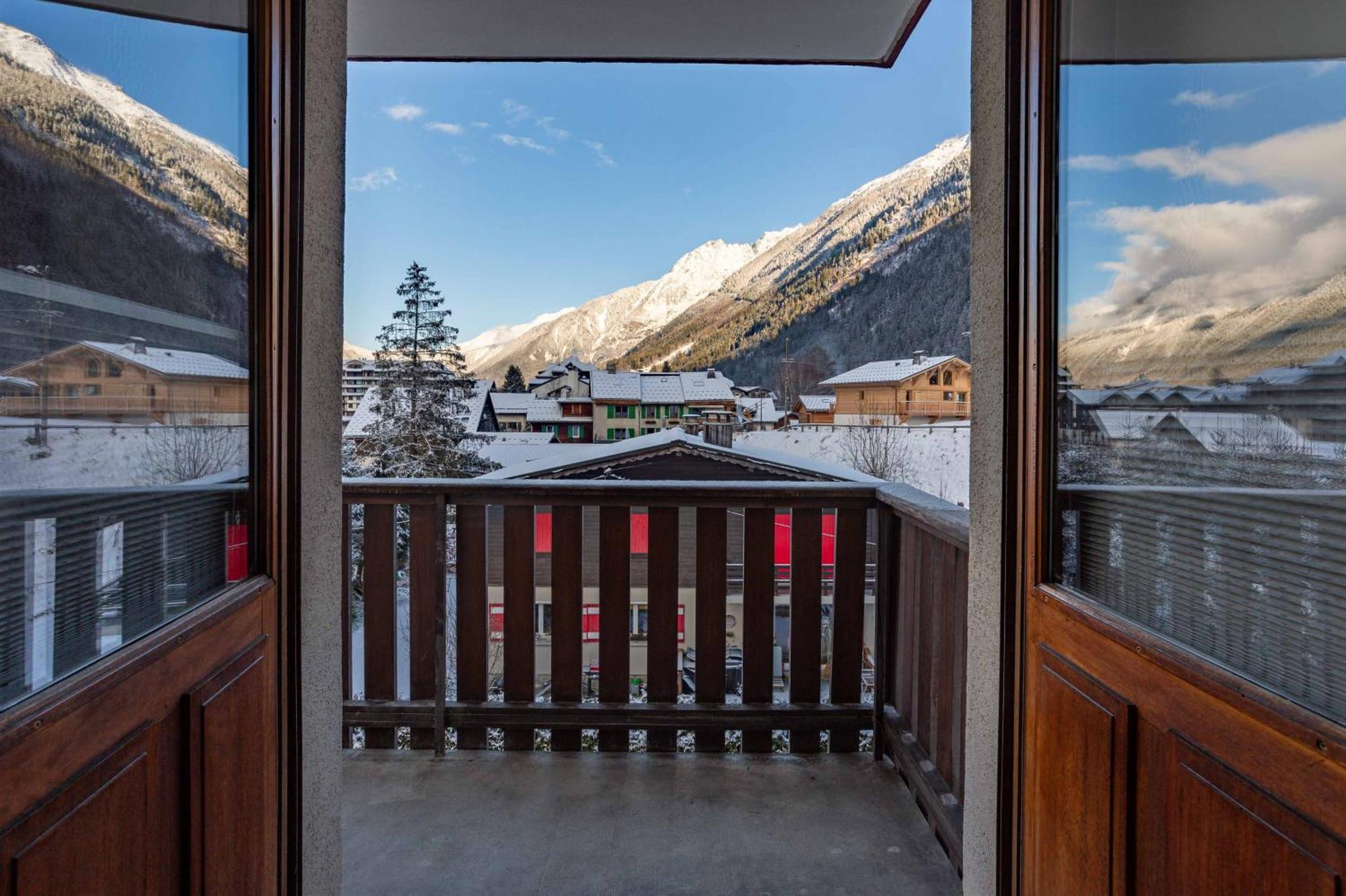 Les Trois Balcons - Year Apartment *