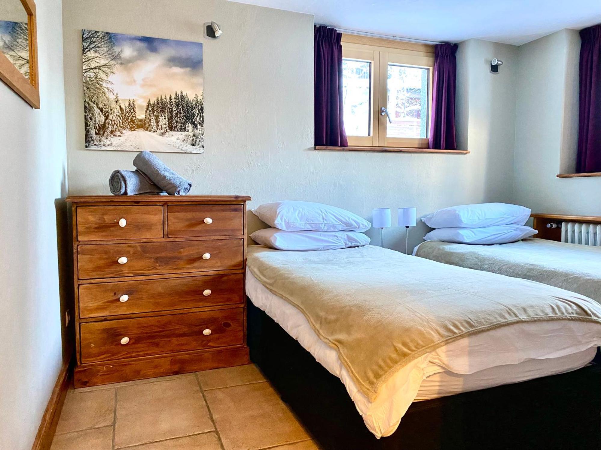 4 Bedroom, 4 Bathroom, Hot Tub, Centre Apartment *
