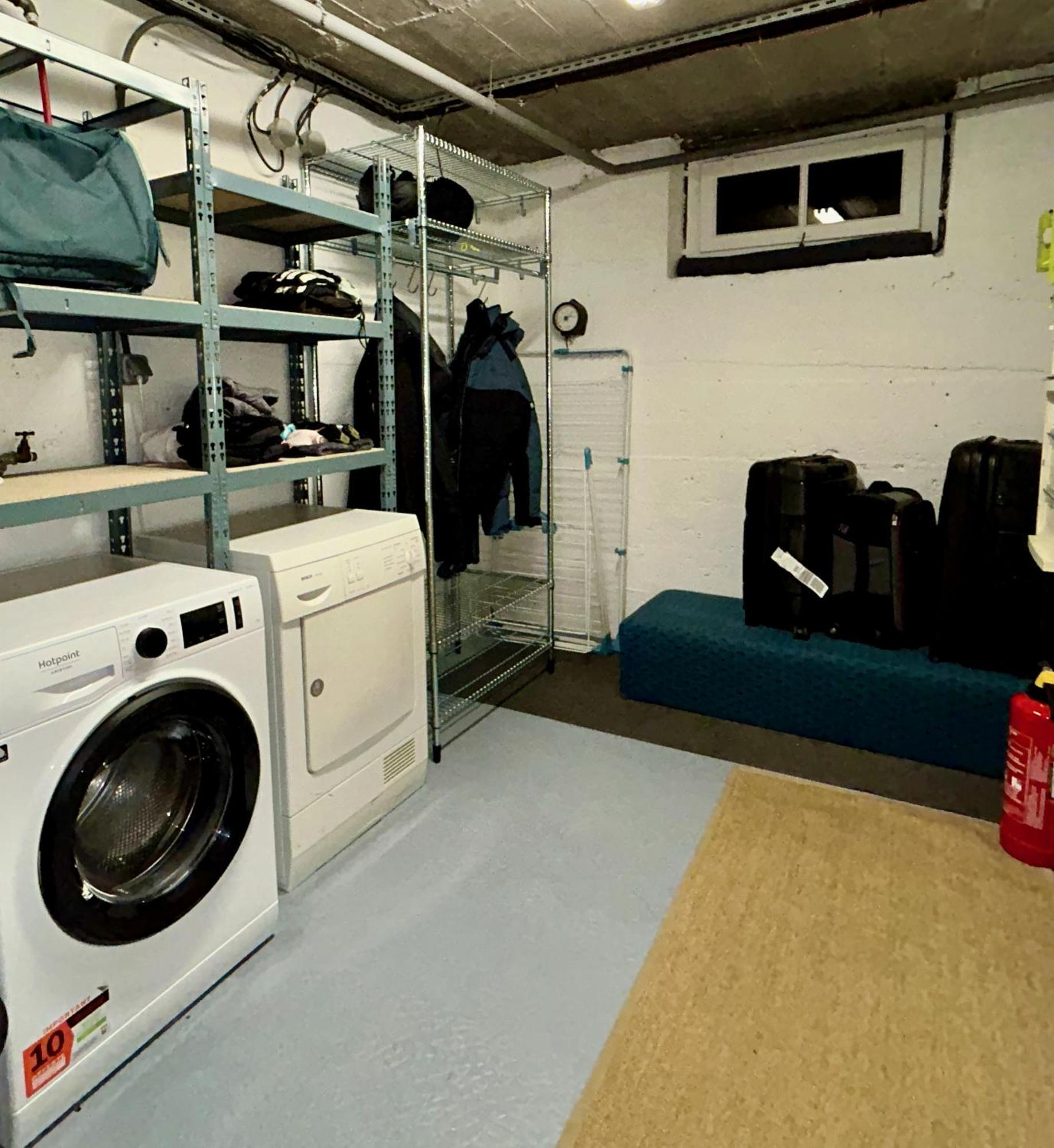 4 Bedroom, 4 Bathroom, Hot Tub, Centre *
