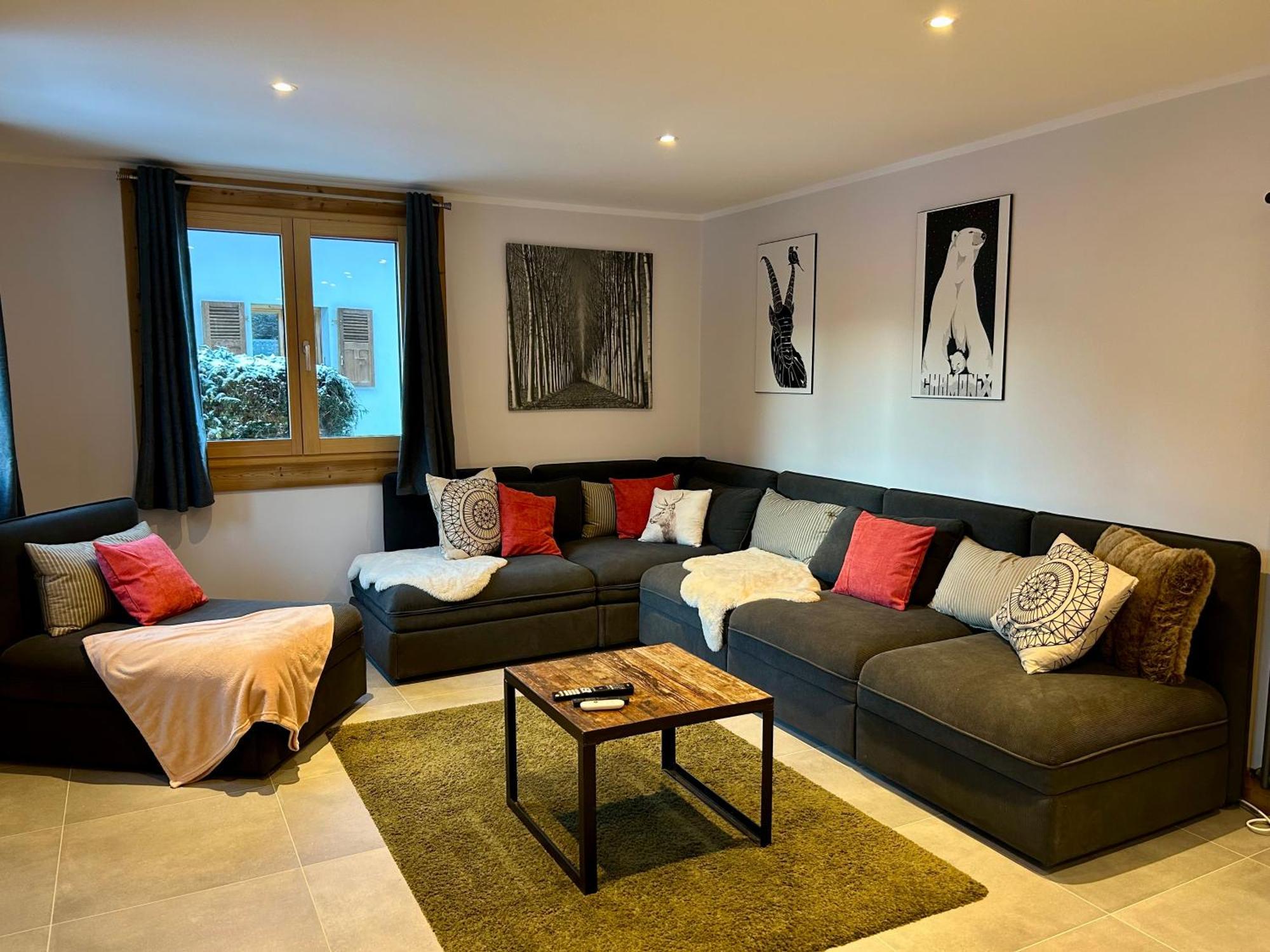 4 Bedroom, 4 Bathroom, Hot Tub, Centre Chamonix