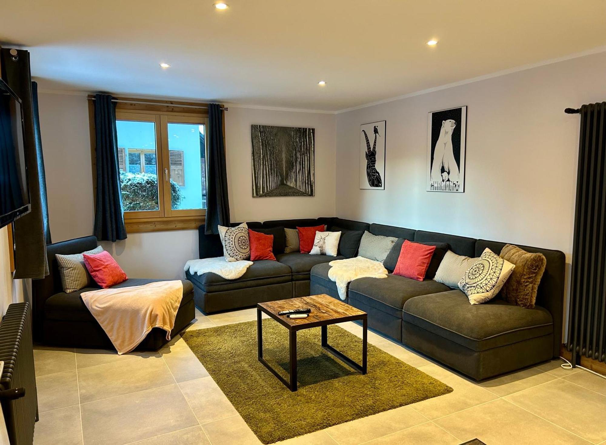 4 Bedroom, 4 Bathroom, Hot Tub, Centre