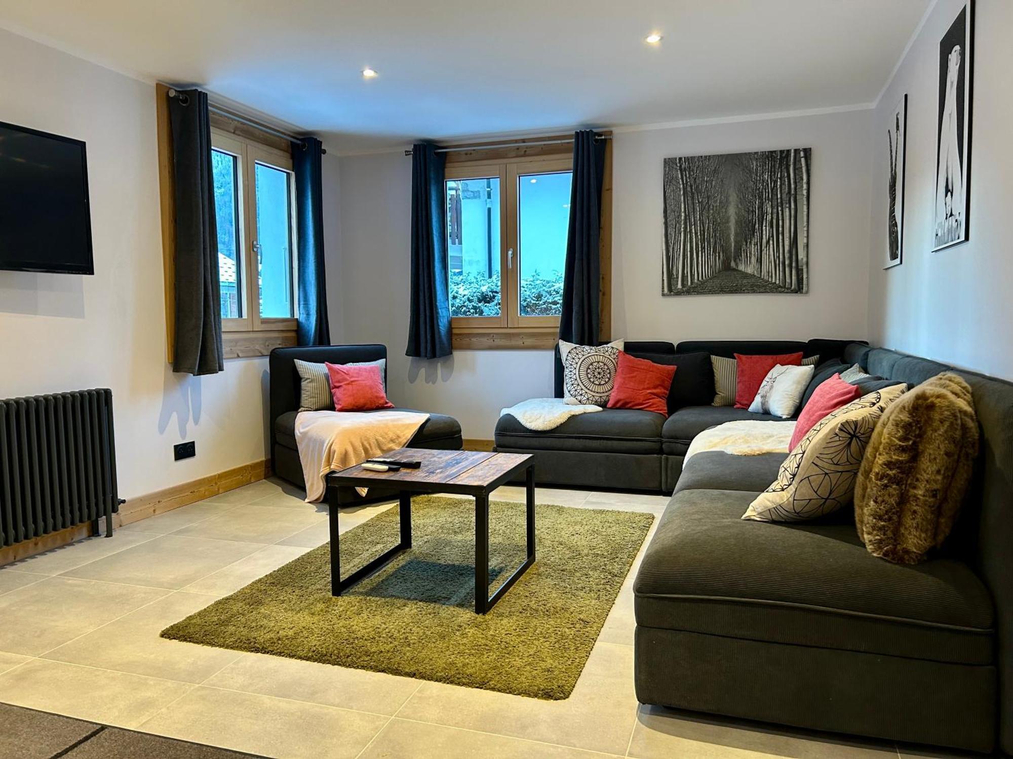 4 Bedroom, 4 Bathroom, Hot Tub, Centre Apartment