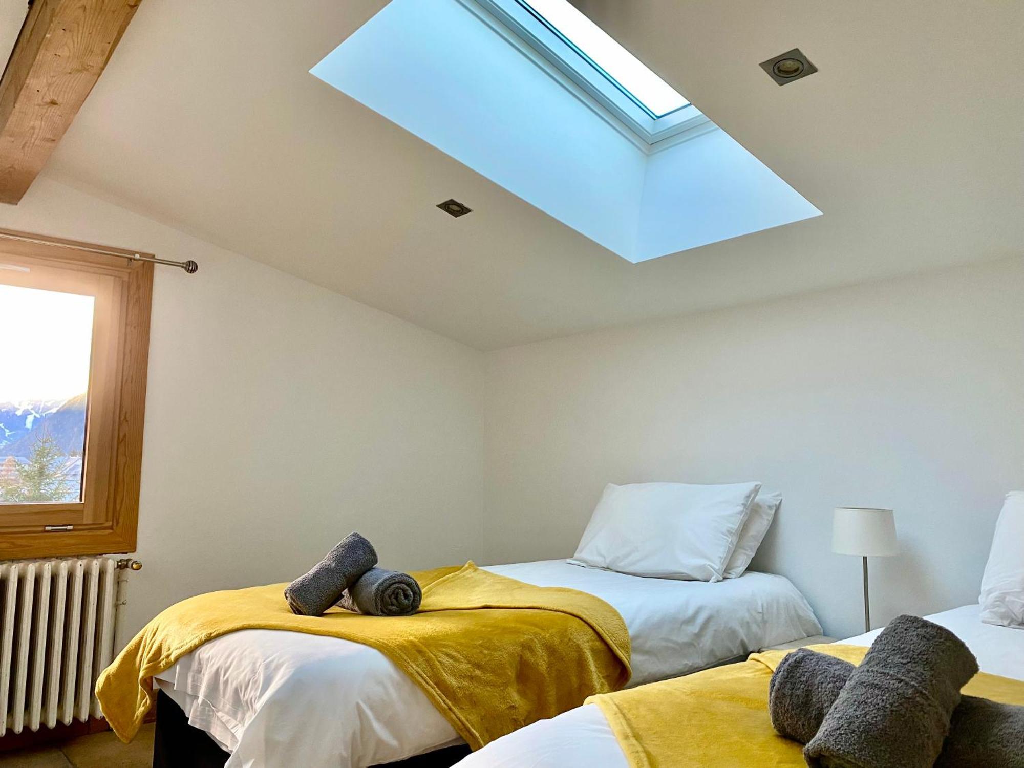 Penthouse Apartment, 3 Bedroom With Private Balcony *