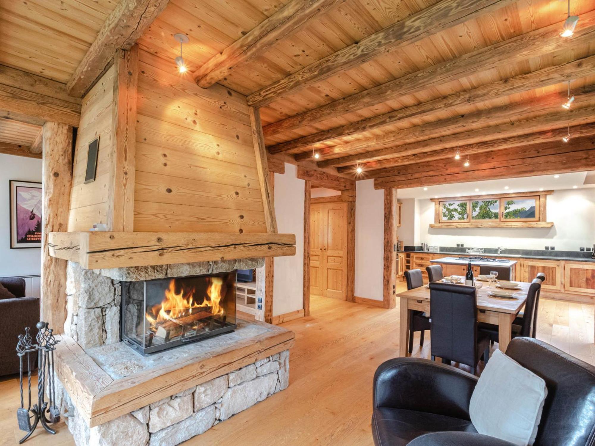 De 115m² Avec Terrasse Et Cheminee A Chamonix-mont-blanc, Proche Centre Et Telepherique - Fr-1-343-178