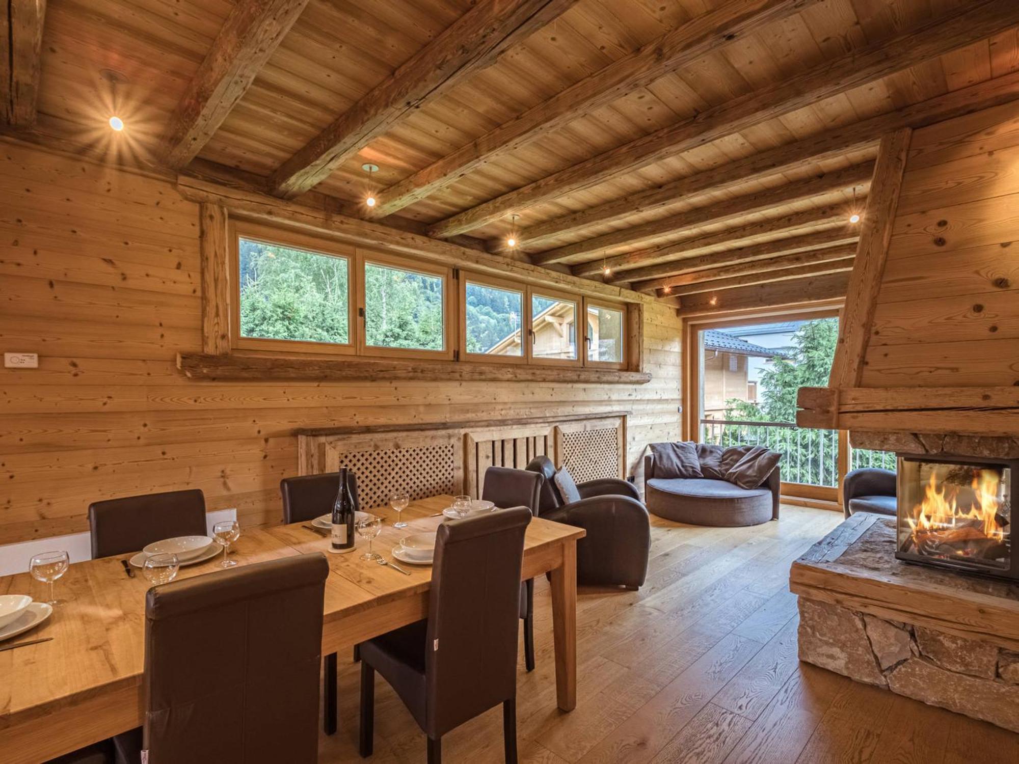 Apartment De 115m² Avec Terrasse Et Cheminee A Chamonix-mont-blanc, Proche Centre Et Telepherique - Fr-1-343-178