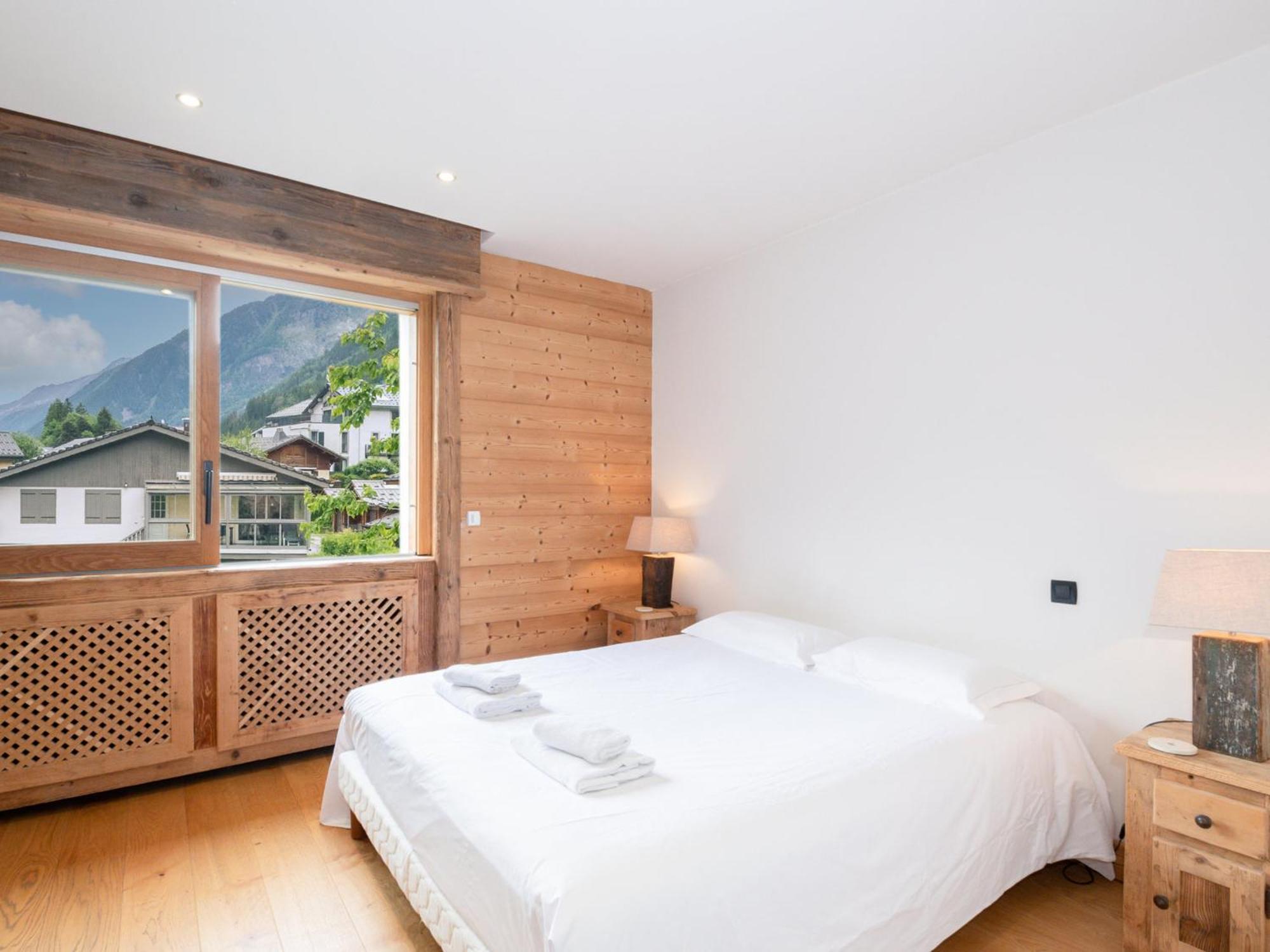 De 115m² Avec Terrasse Et Cheminee A Chamonix-mont-blanc, Proche Centre Et Telepherique - Fr-1-343-178 *
