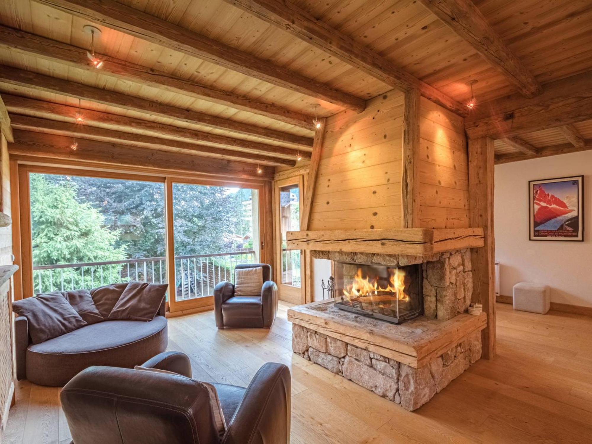 De 115m² Avec Terrasse Et Cheminee A Chamonix-mont-blanc, Proche Centre Et Telepherique - Fr-1-343-178