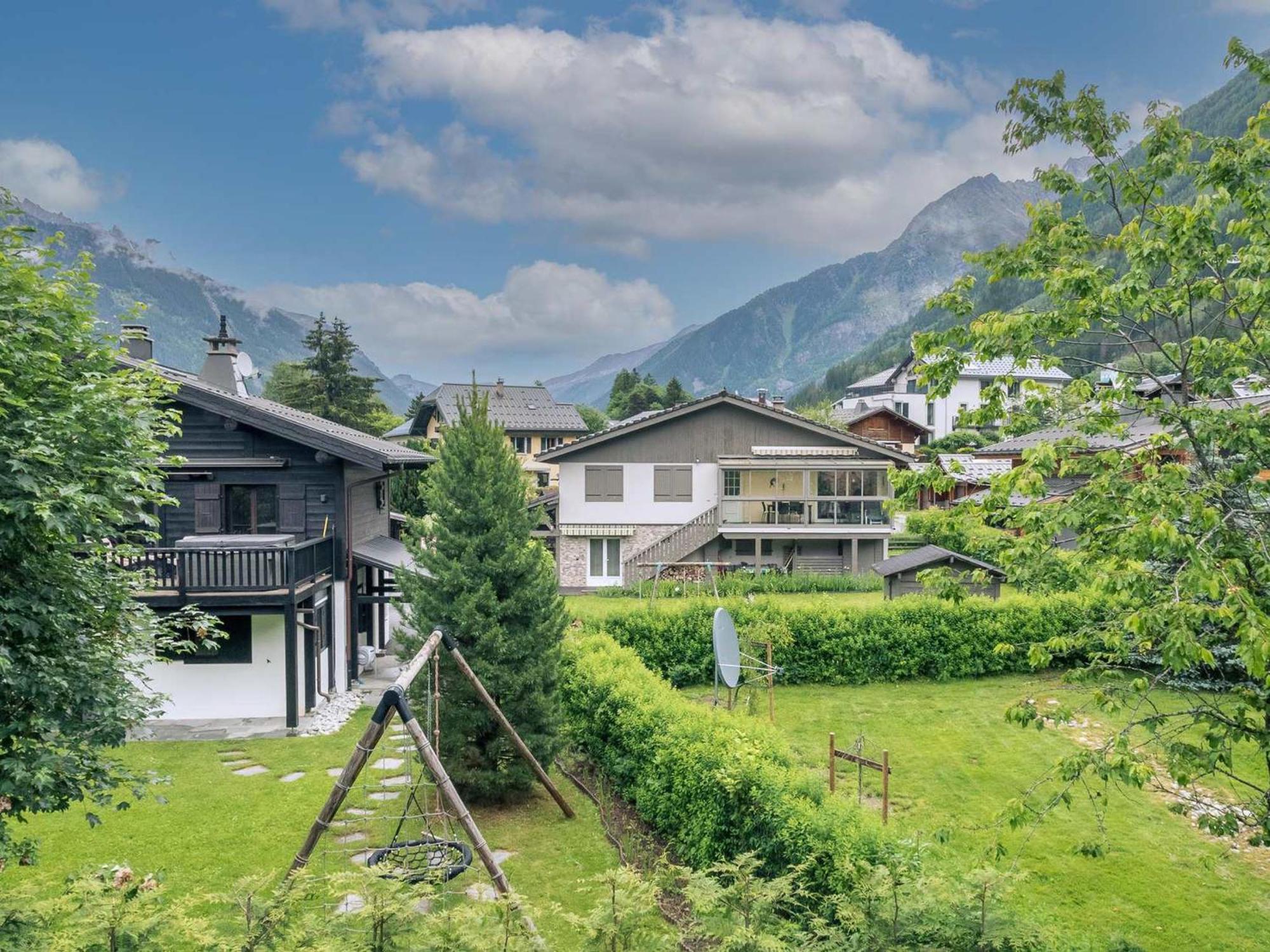 De 115m² Avec Terrasse Et Cheminee A Chamonix-mont-blanc, Proche Centre Et Telepherique - Fr-1-343-178 Apartment