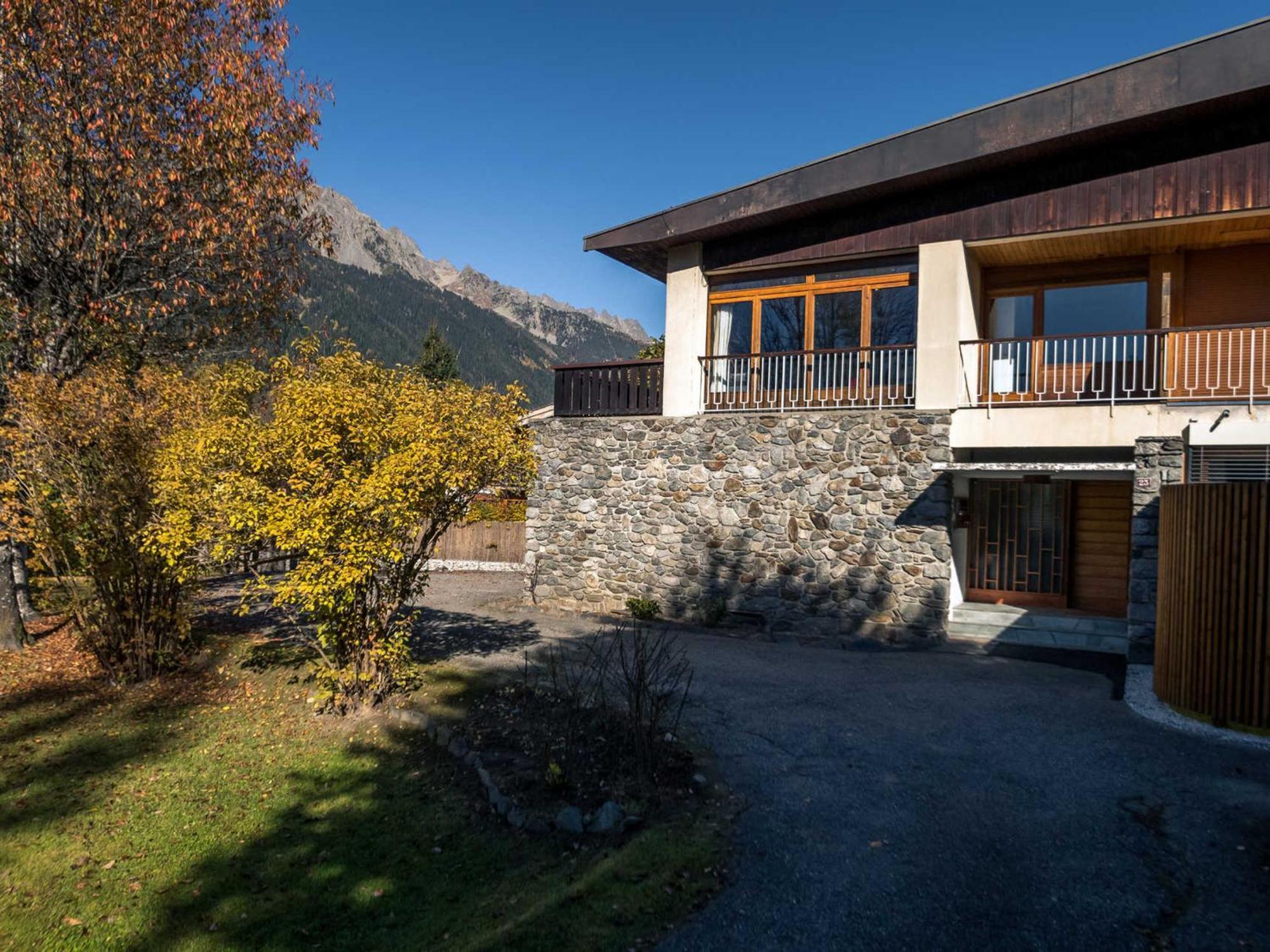 Apartment De 115m² Avec Terrasse Et Cheminee A Chamonix-mont-blanc, Proche Centre Et Telepherique - Fr-1-343-178