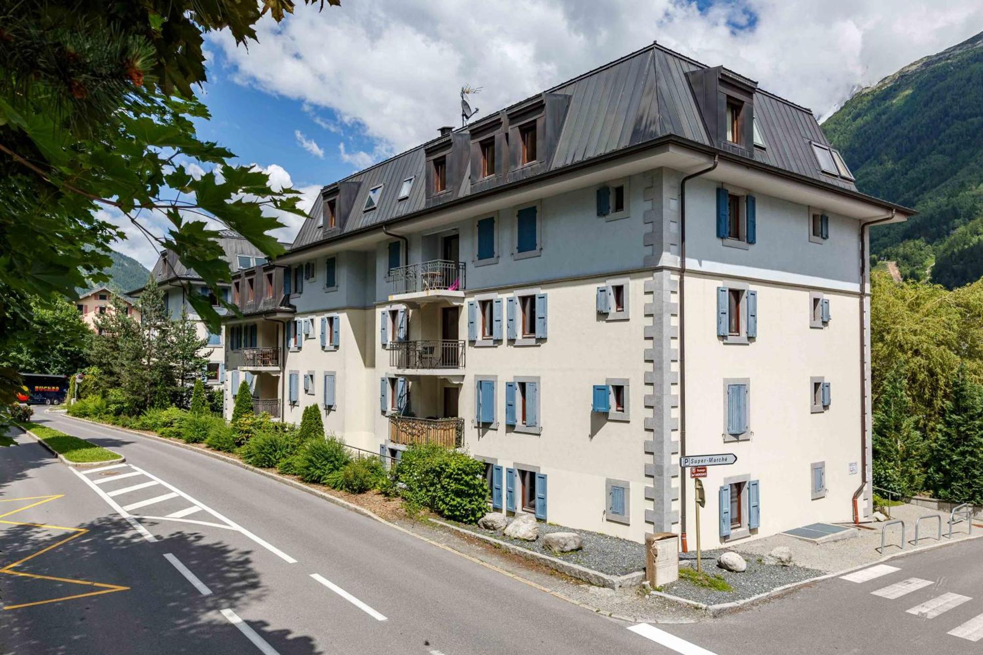 Le Paradis 18 & 18b Appts - Year *