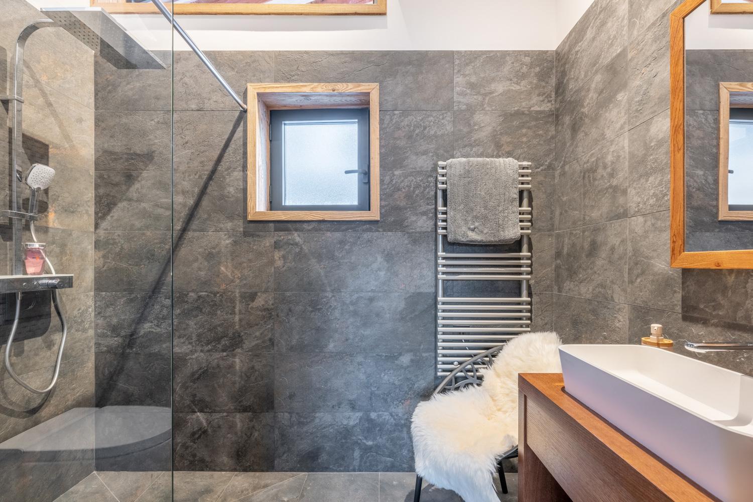 Seven Summits - Pool - Sauna - Jacuzzi - By Cozee Chalet *