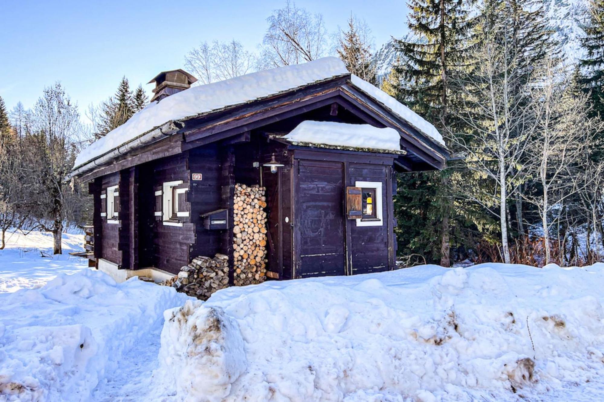 Chalet Snowflake With Garden *