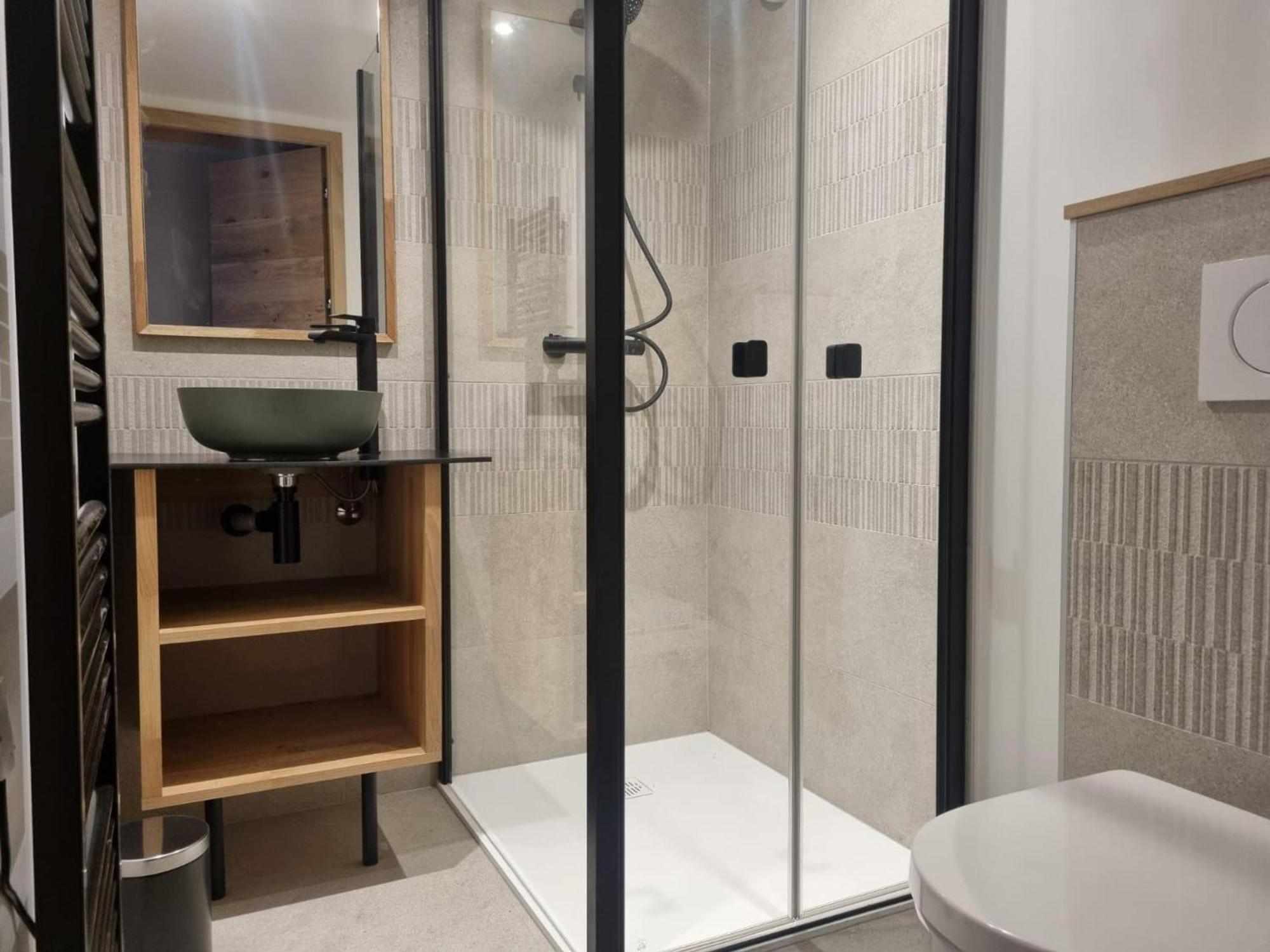 Chalet Spacieux Avec Jacuzzi, Animaux Acceptes Et Parking Prive - Fr-1-343-260 *