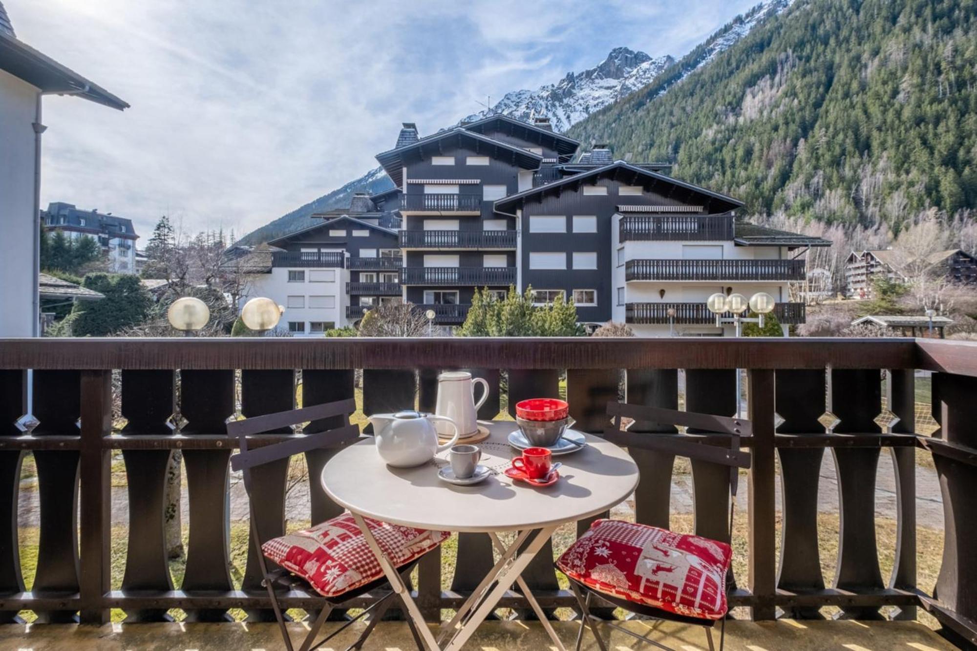 Beautiful 50m With 2 Balconies And Mountain View *