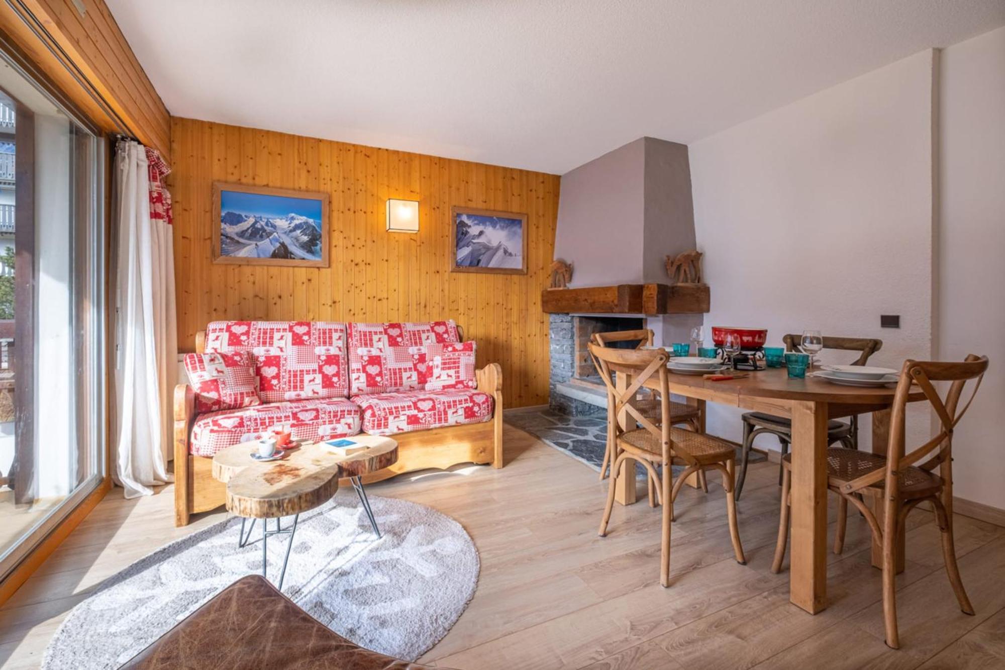 Beautiful 50m With 2 Balconies And Mountain View