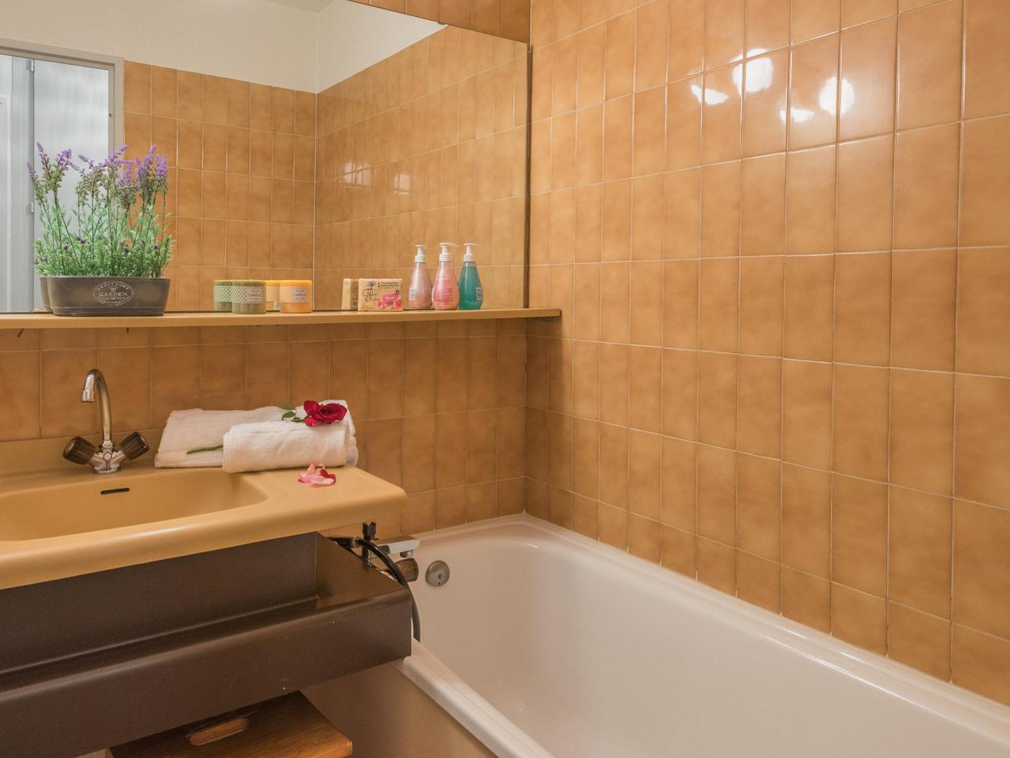 - 2 Pieces Avec Parking Et Animaux Admis - Fr-1-517-18 Apartment