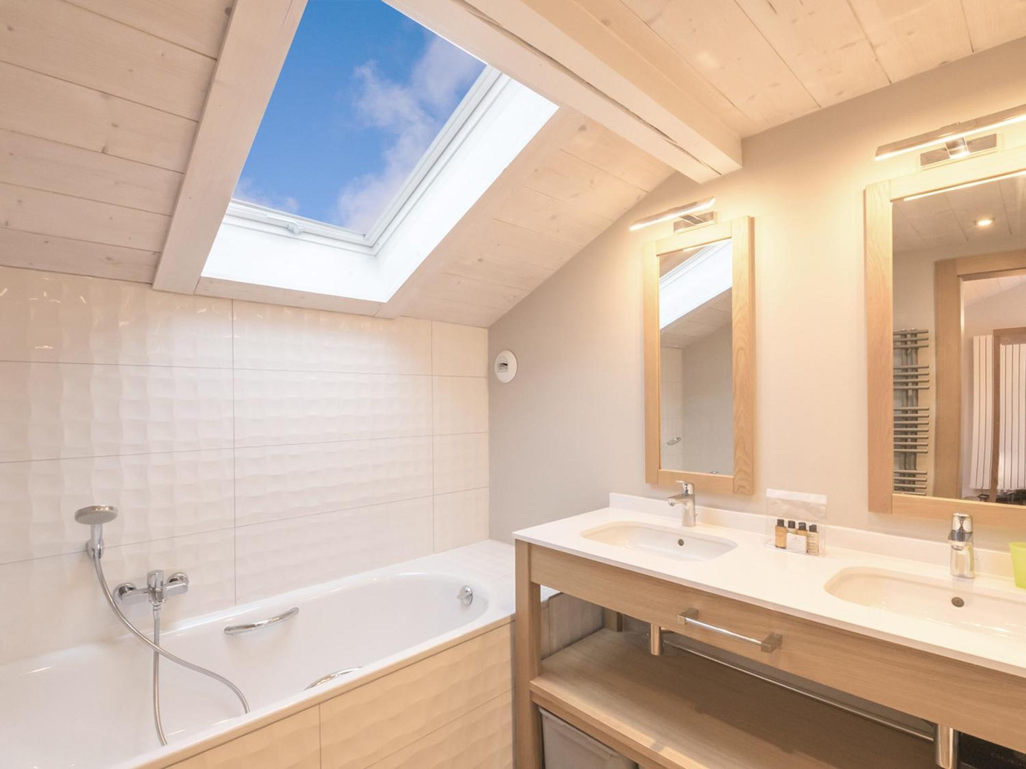 Superbe Avec Grand Jardin, 5 Chambres, Parking Et Wifi - Fr-1-343-177